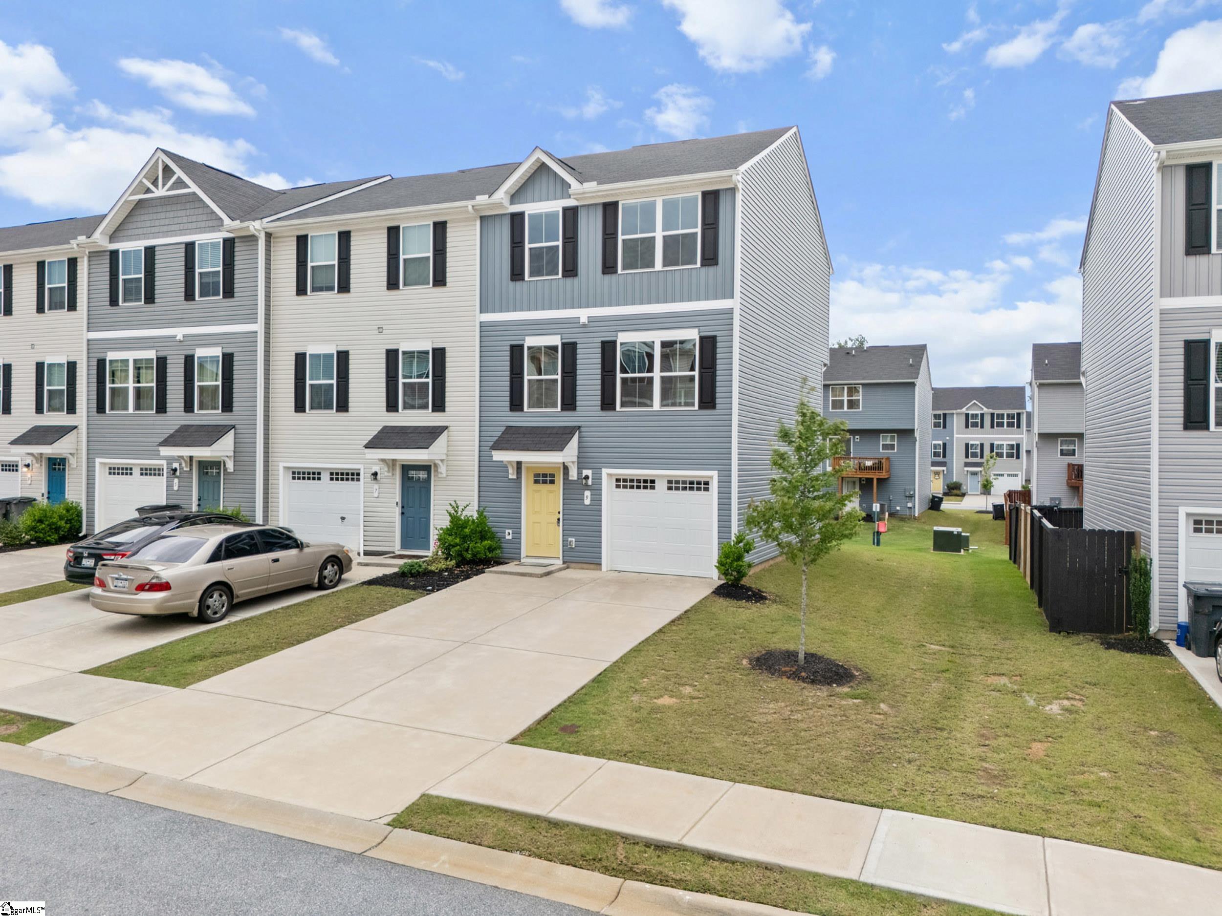 9 Verdant Leaf Way Greenville, SC 29617