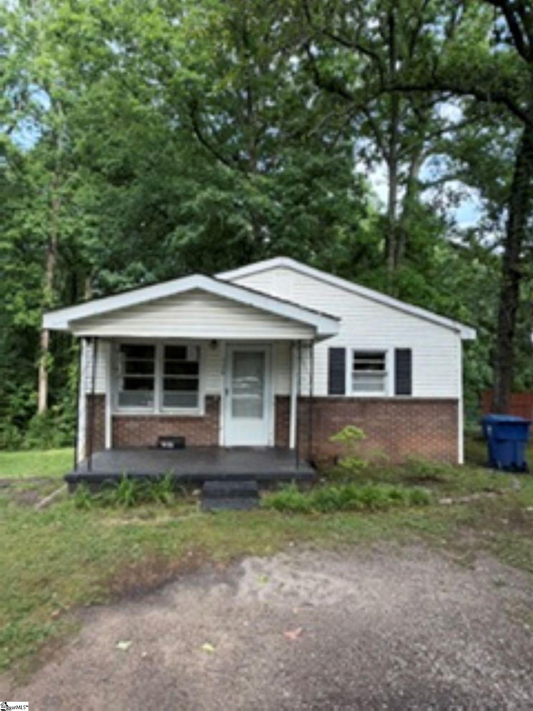 729 W Georgia Street Woodruff, SC 29388