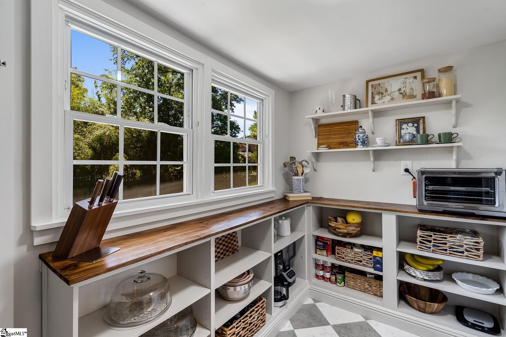 6 Rogers Avenue Greenville, SC 29617