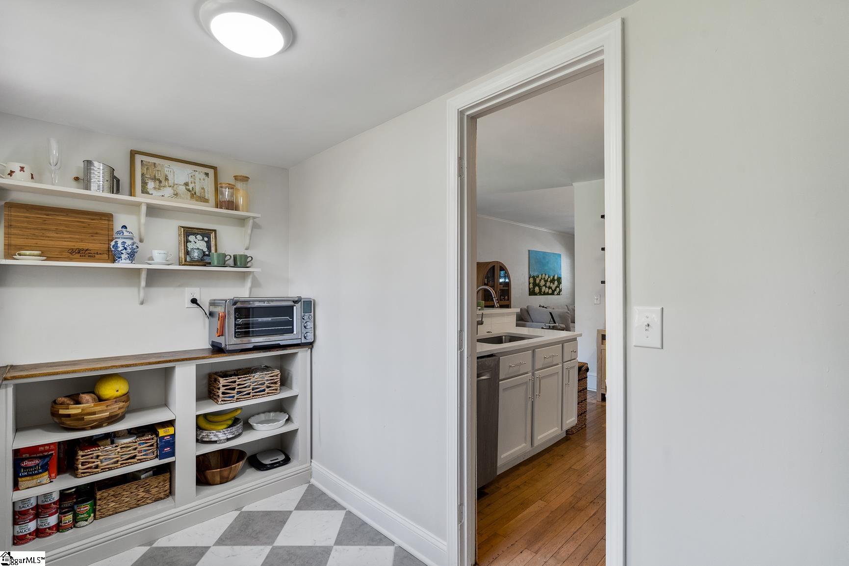 6 Rogers Avenue Greenville, SC 29617