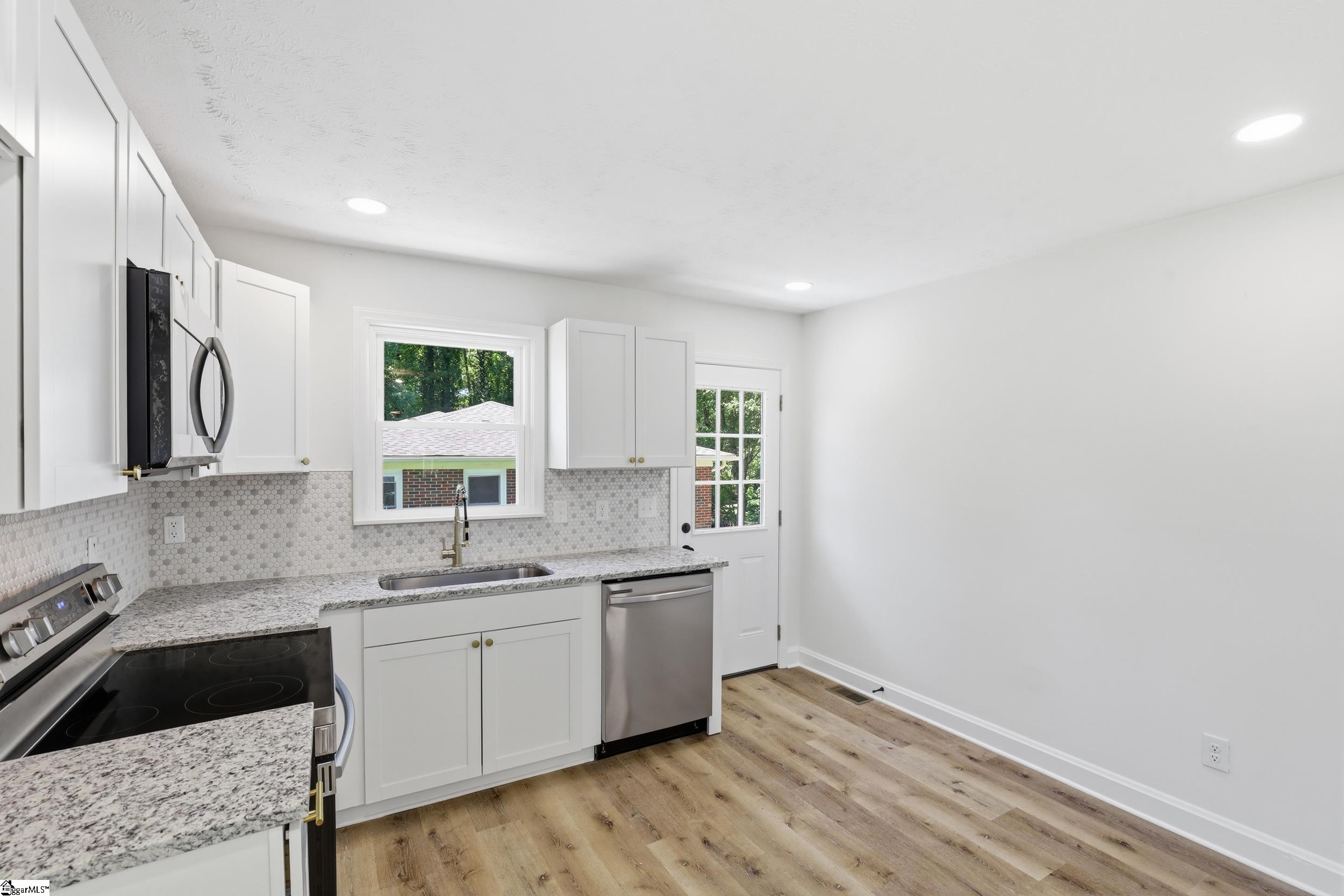 106 Mayfair Drive Taylors, SC 29687