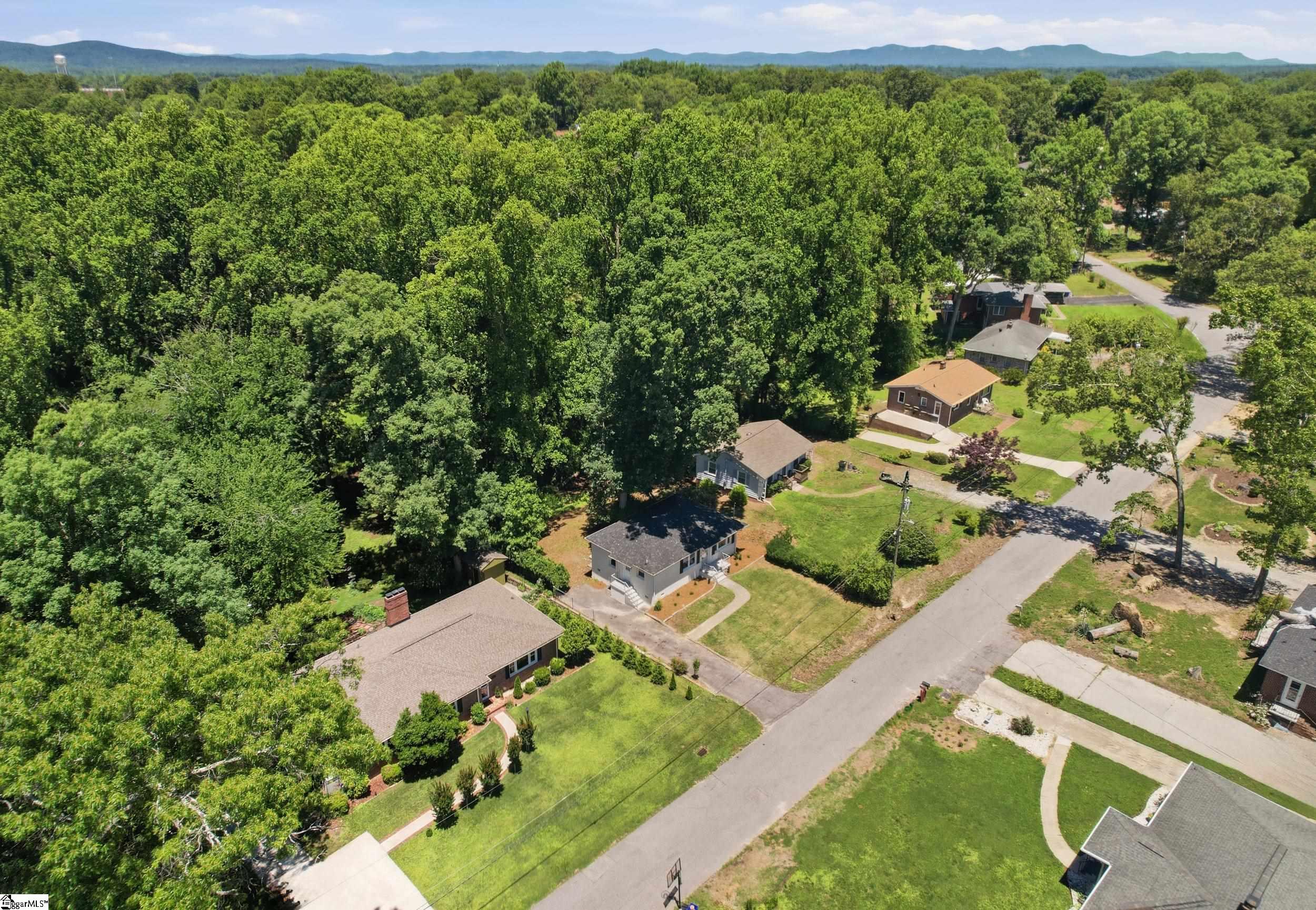 106 Mayfair Drive Taylors, SC 29687