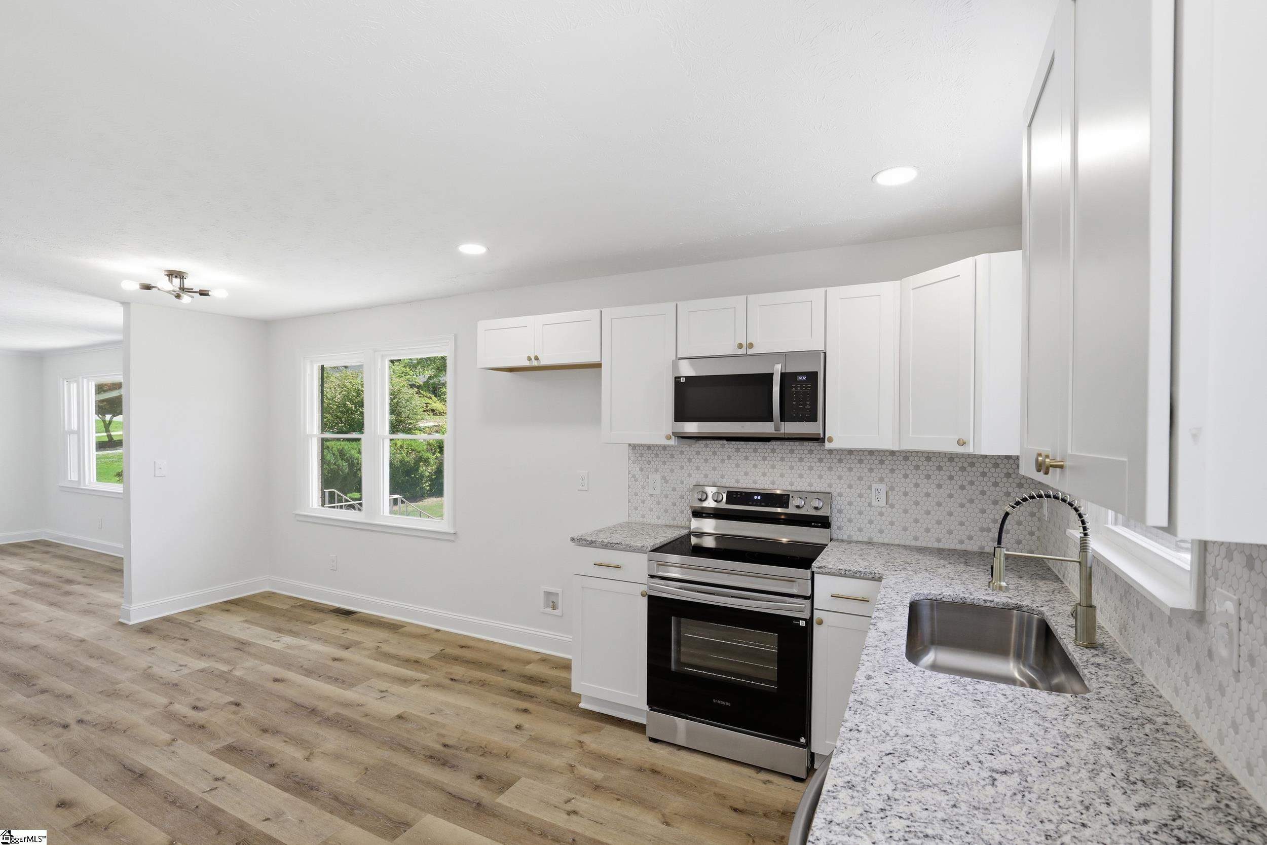 106 Mayfair Drive Taylors, SC 29687
