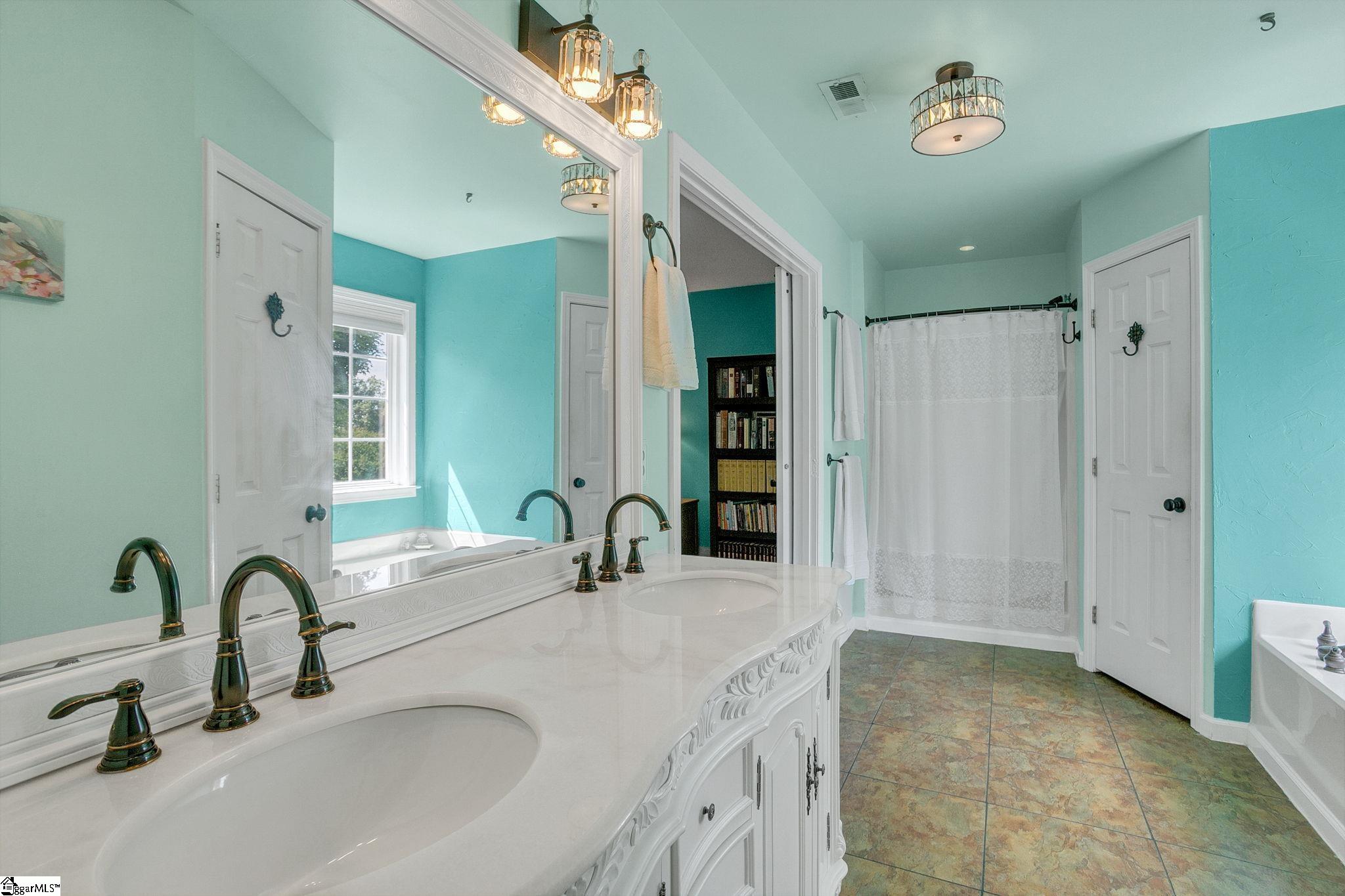 6 Kingfisher Drive Simpsonville, SC 29680