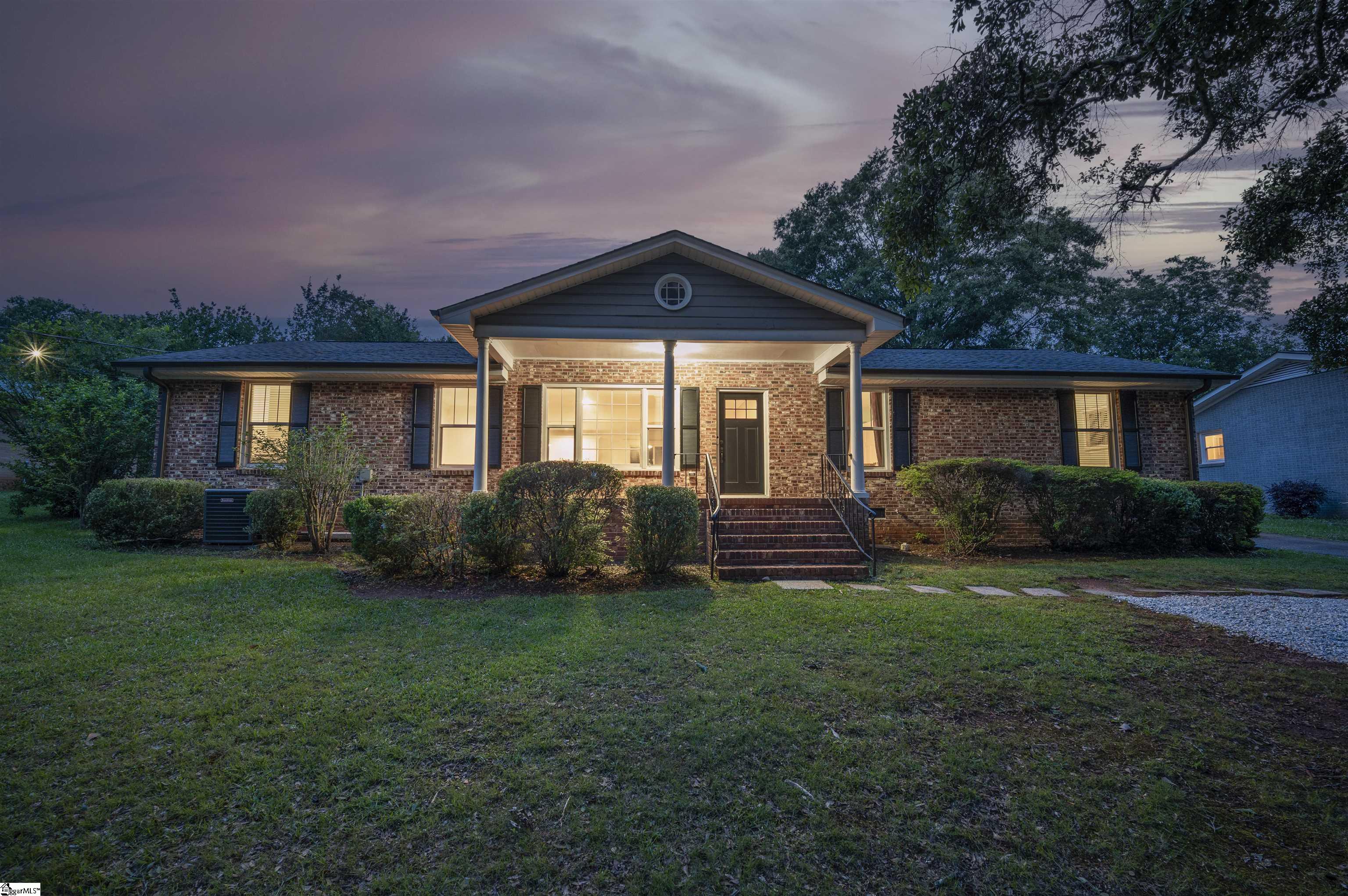 304 New Perry Road, Greenville SC 29617,Greenville,Greenville,Residential