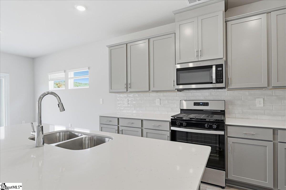 115 Gibbon Way Gray Court, SC 29645