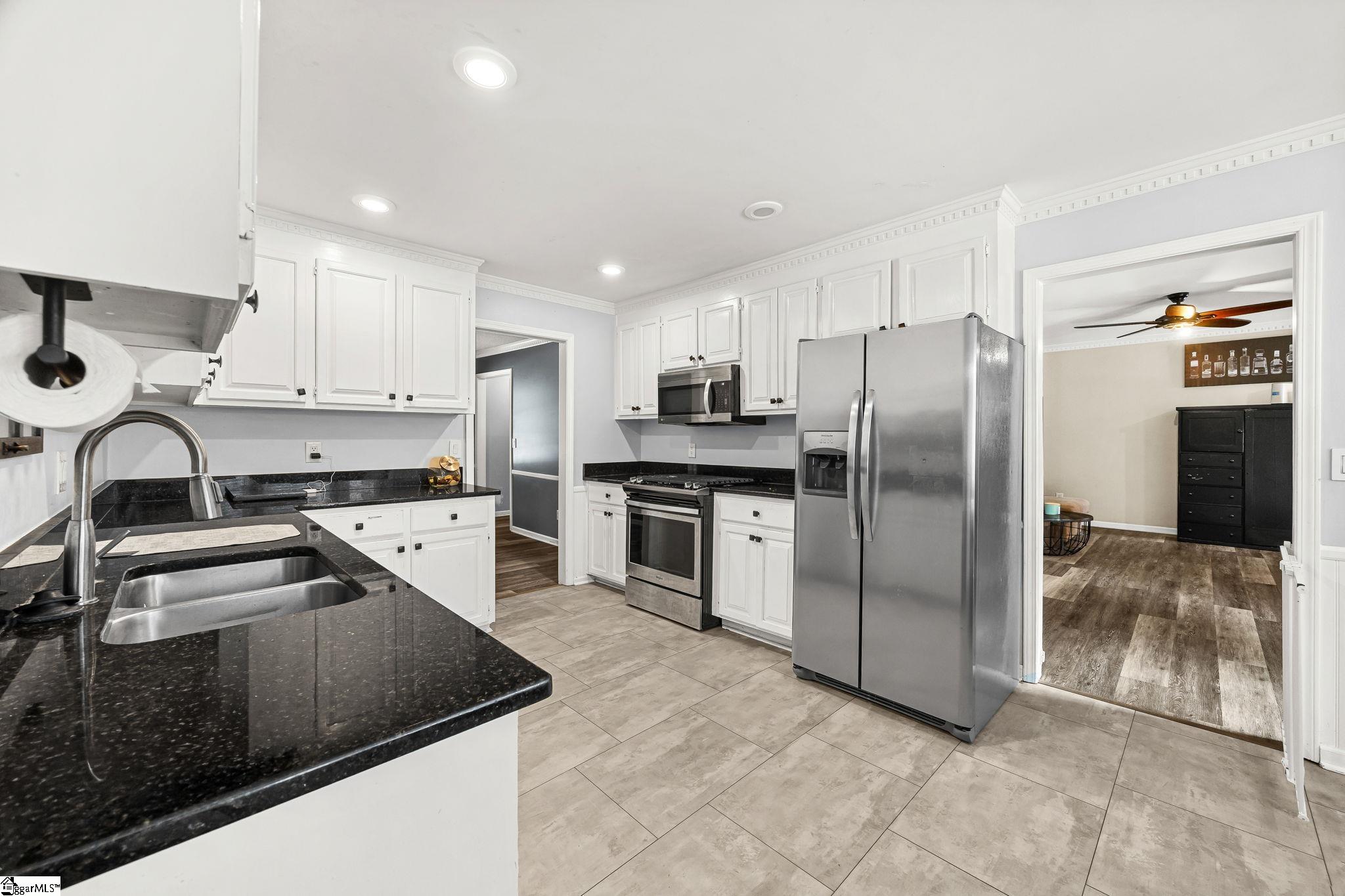 215 Bendingwood Circle Taylors, SC 29687