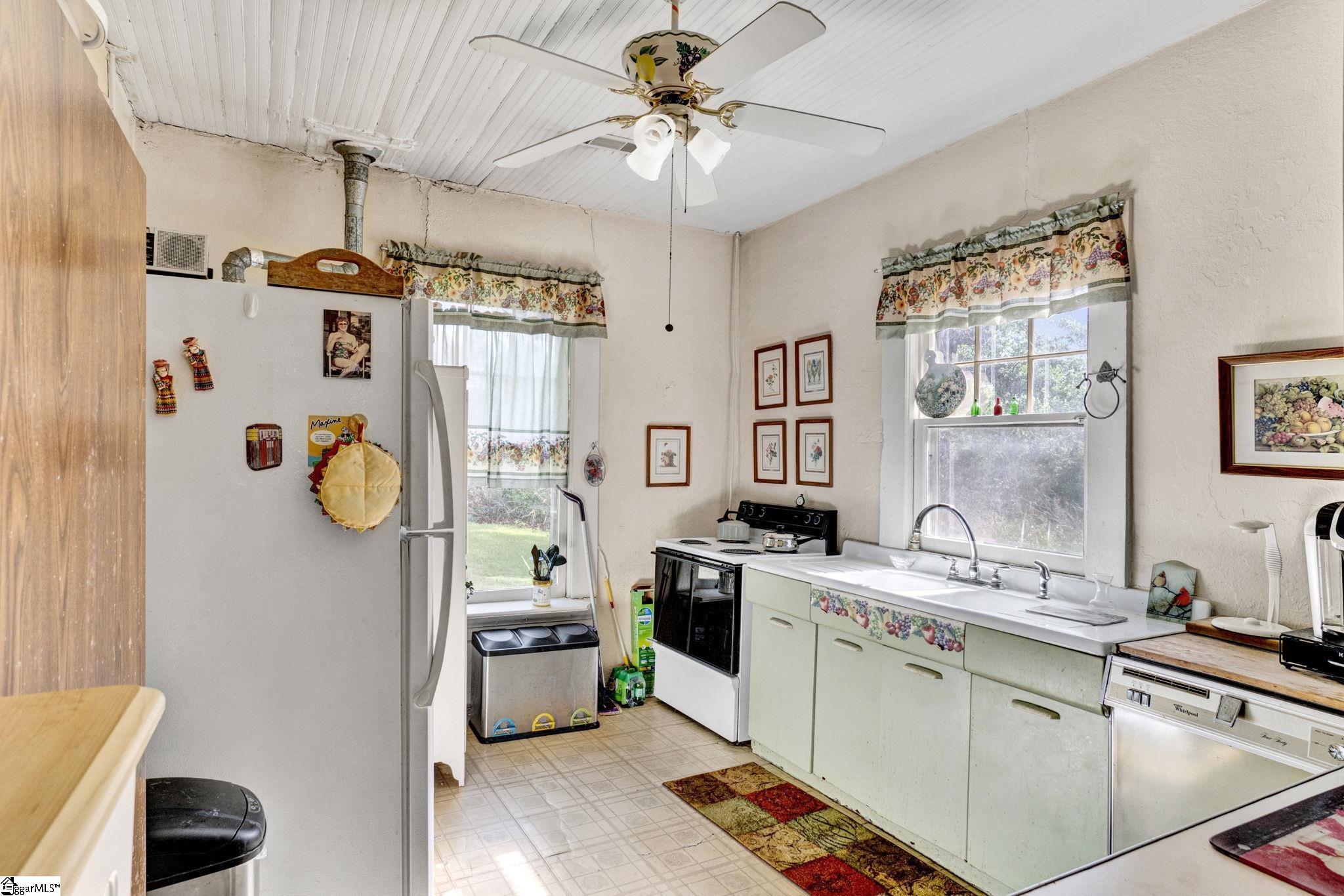 1189 Highway Laurens, SC 29360