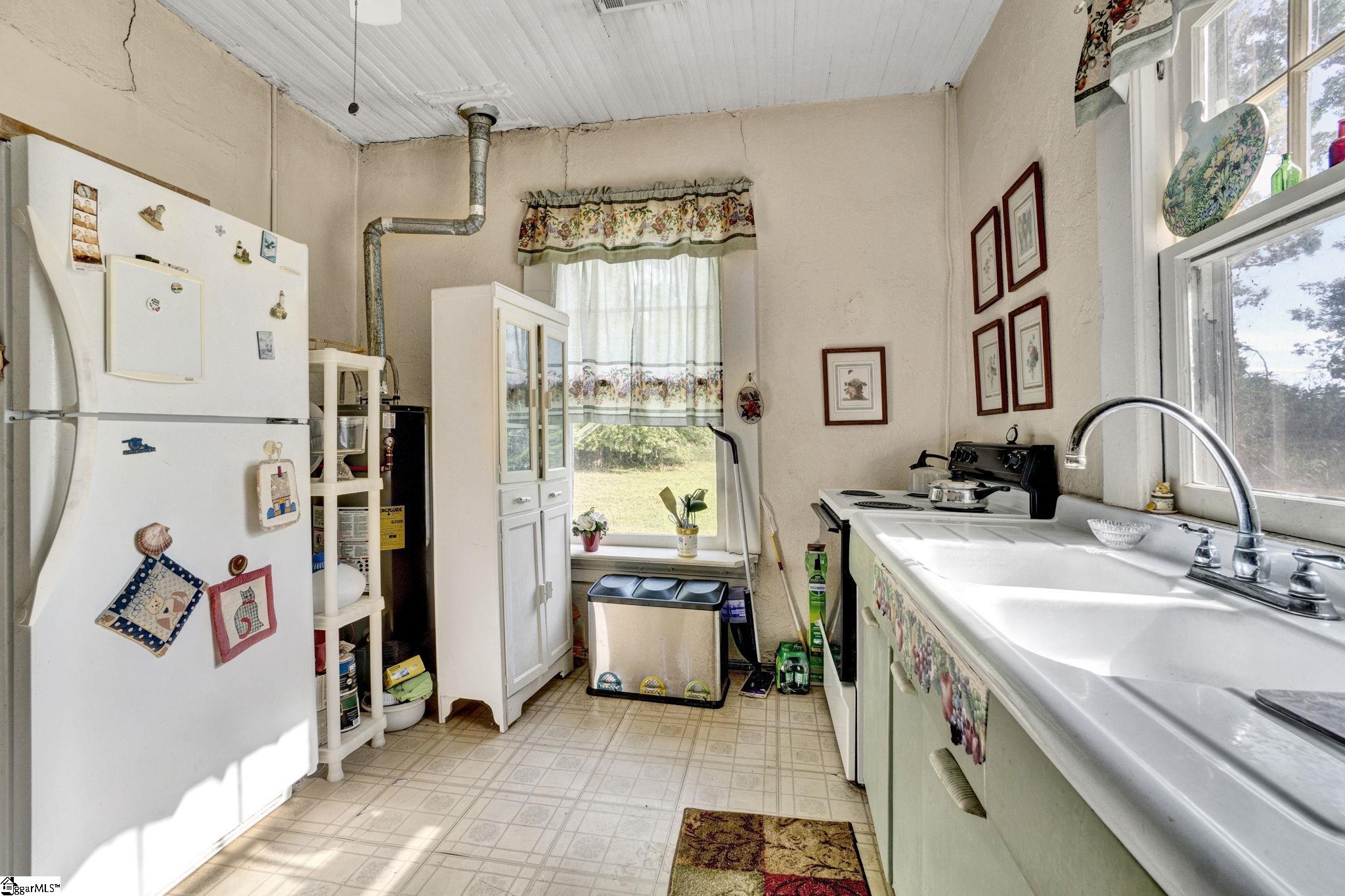 1189 Highway Laurens, SC 29360