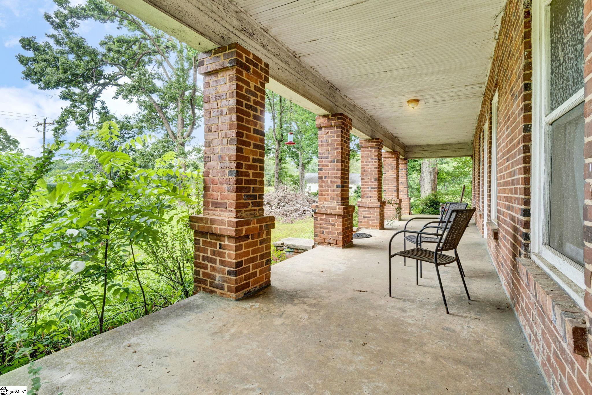 1189 Highway Laurens, SC 29360