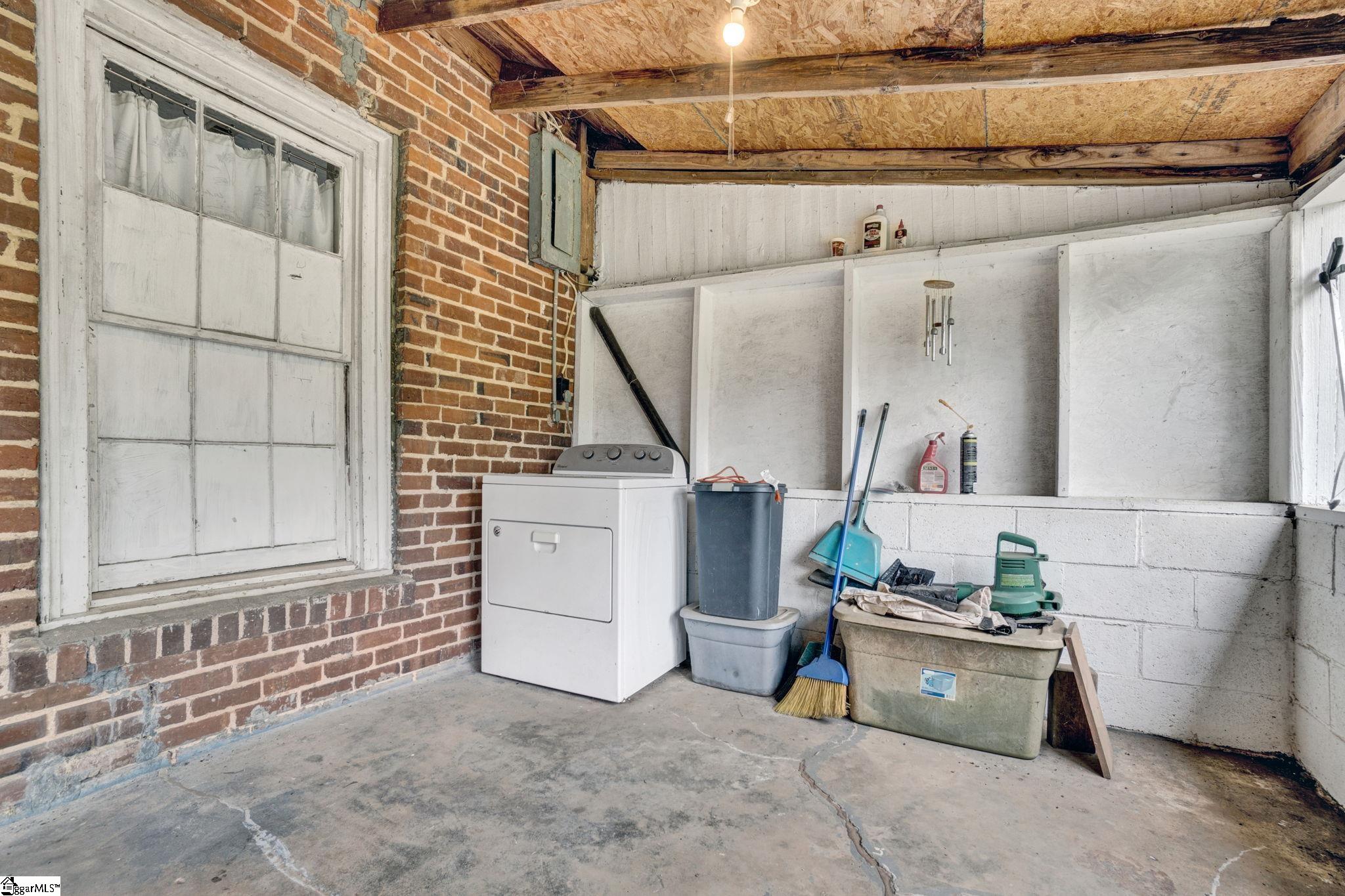 1189 Highway Laurens, SC 29360