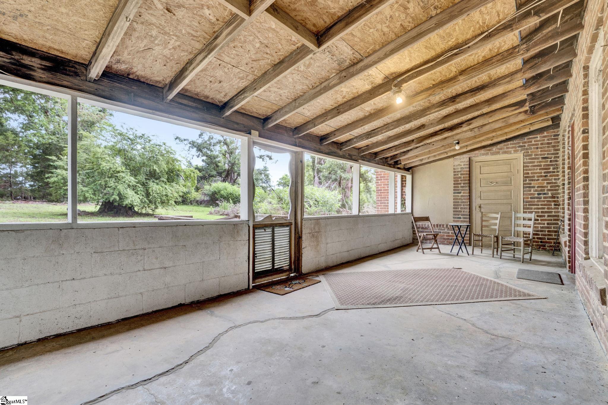1189 Highway Laurens, SC 29360