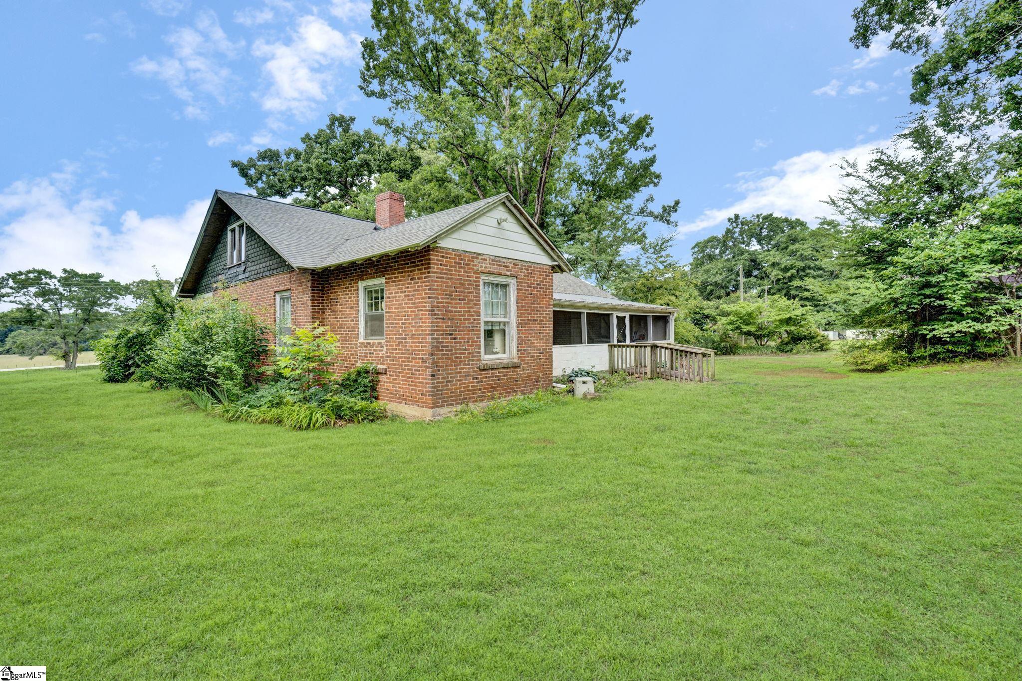 1189 Highway Laurens, SC 29360
