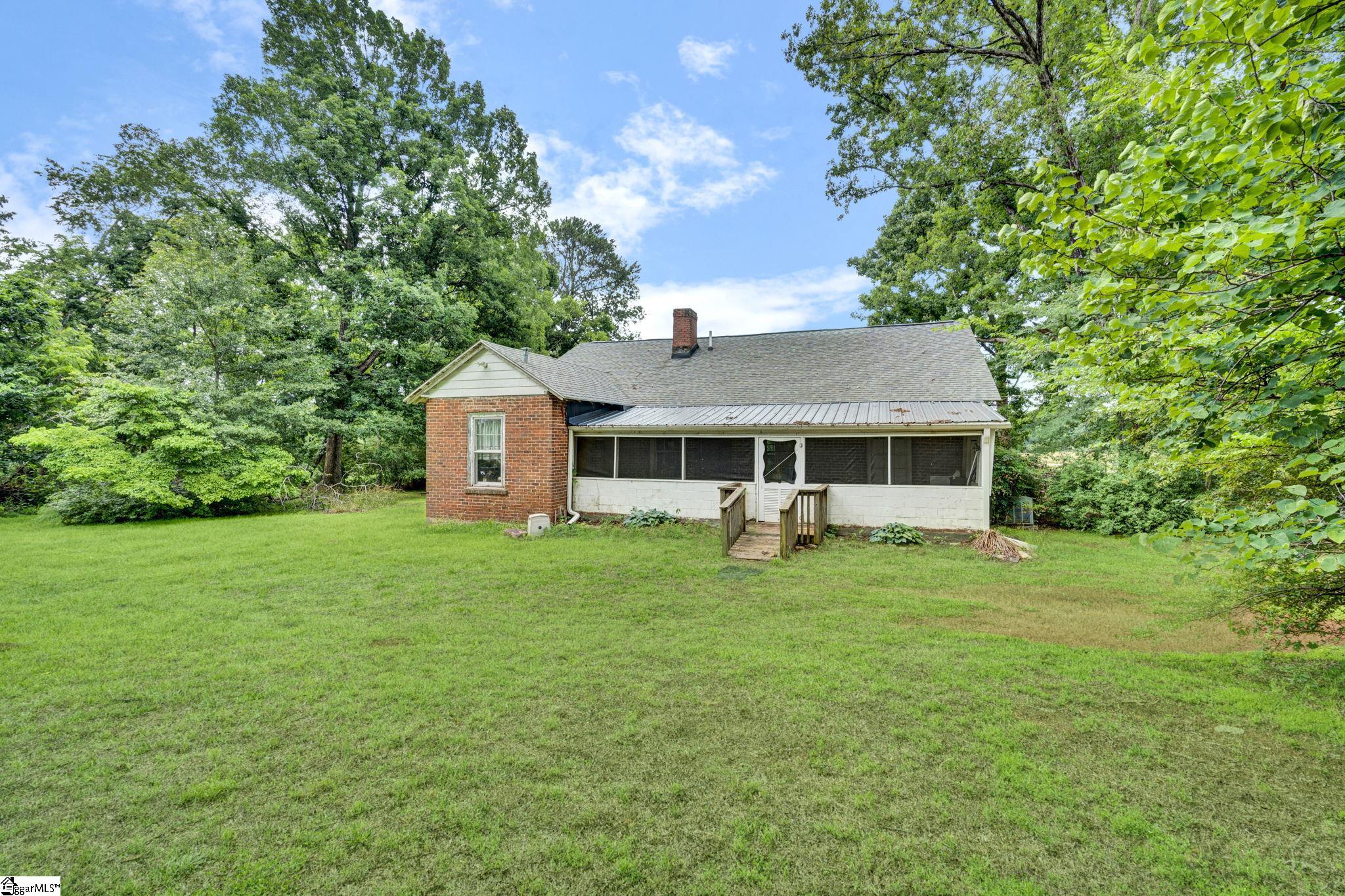 1189 Highway Laurens, SC 29360