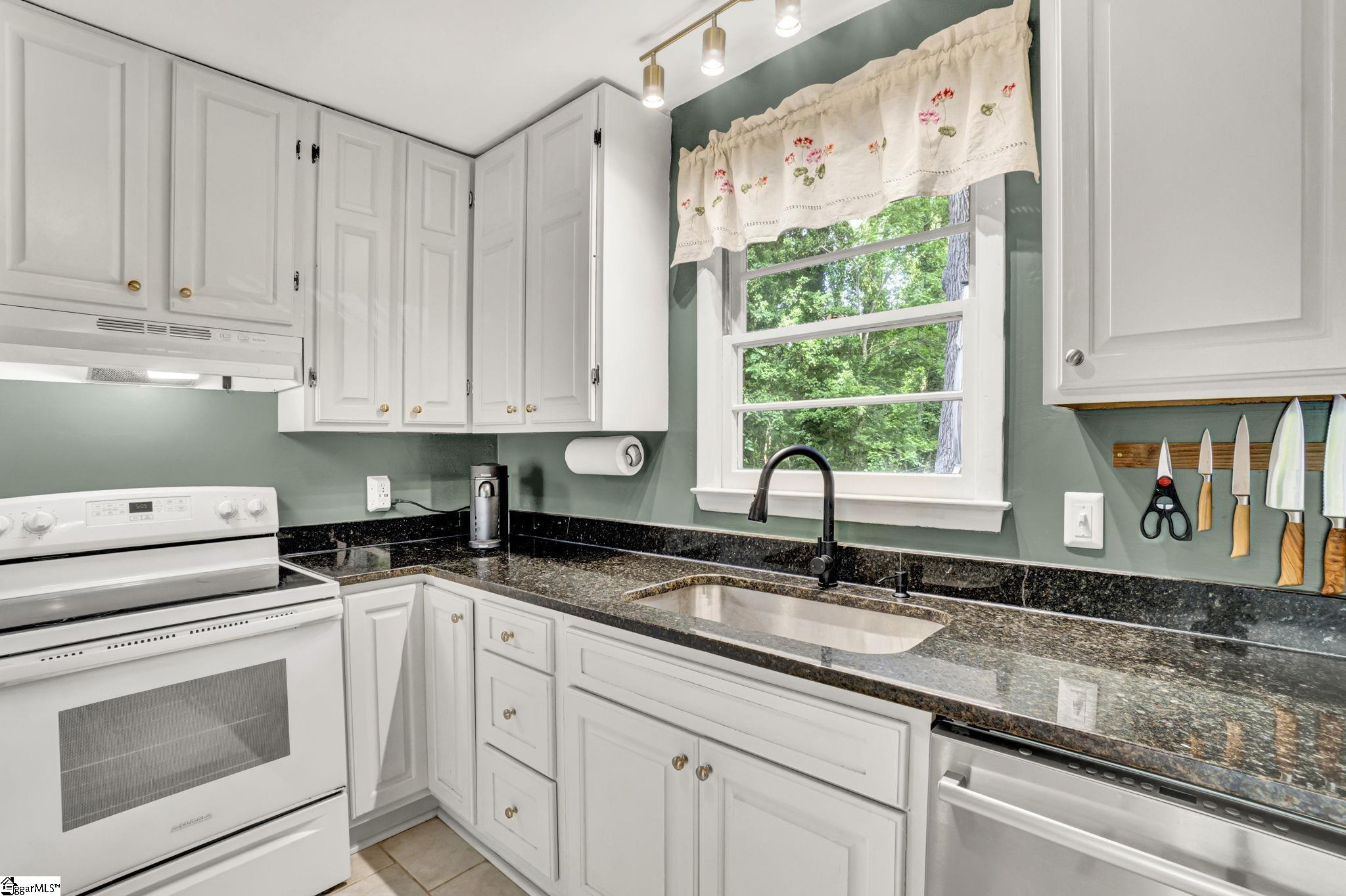 331 Amherst Drive Spartanburg, SC 29306-4262