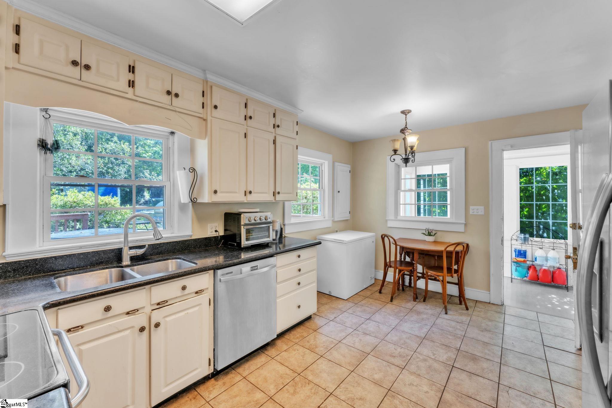 206 W Farley Avenue Laurens, SC 29360