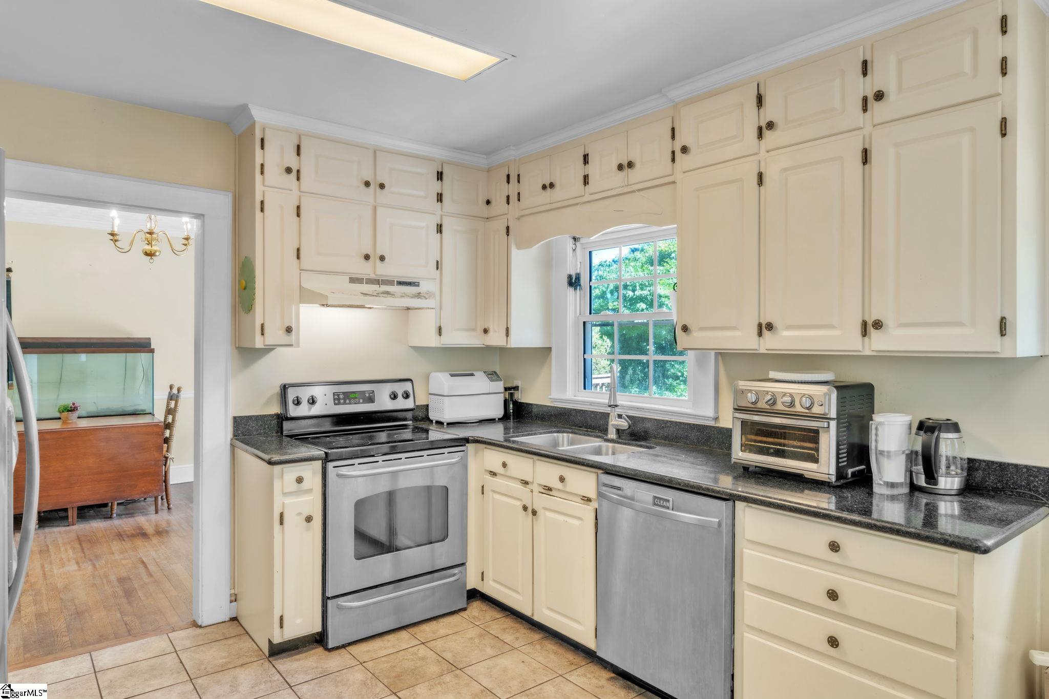 206 W Farley Avenue Laurens, SC 29360