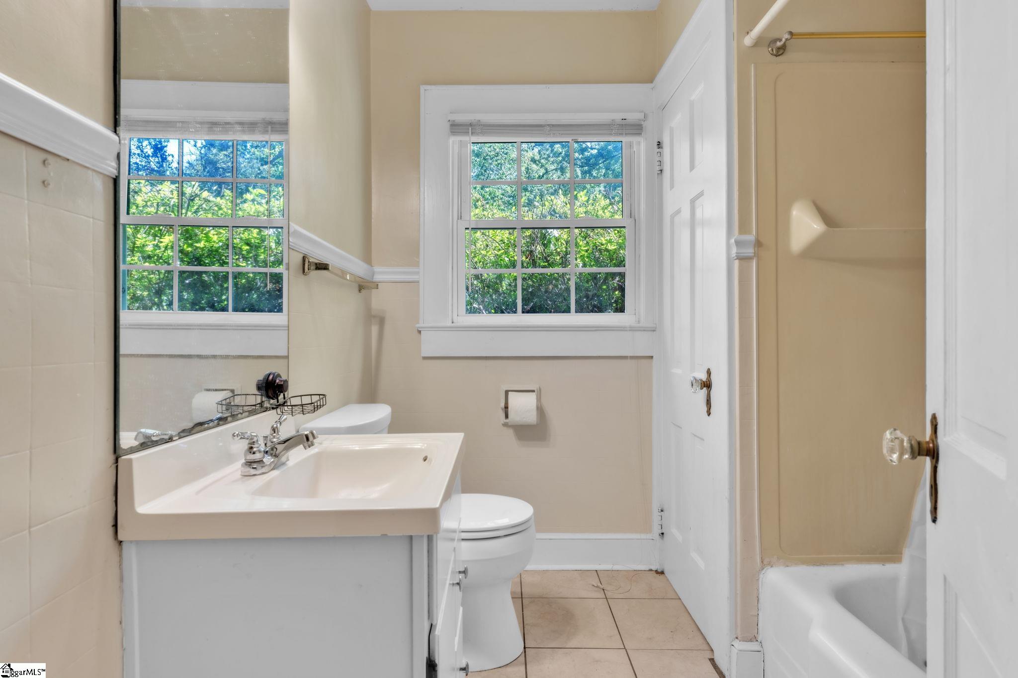 206 W Farley Avenue Laurens, SC 29360