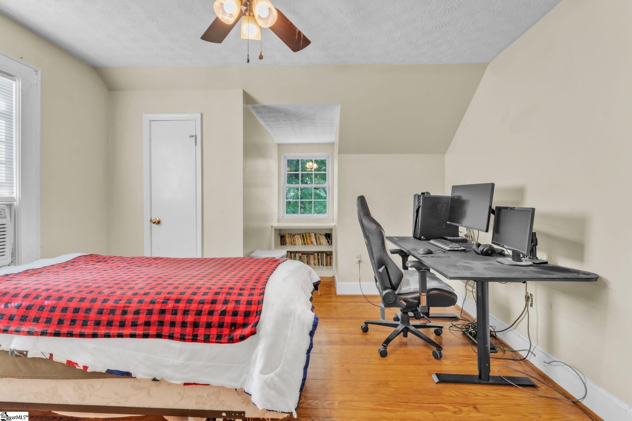 206 W Farley Avenue Laurens, SC 29360