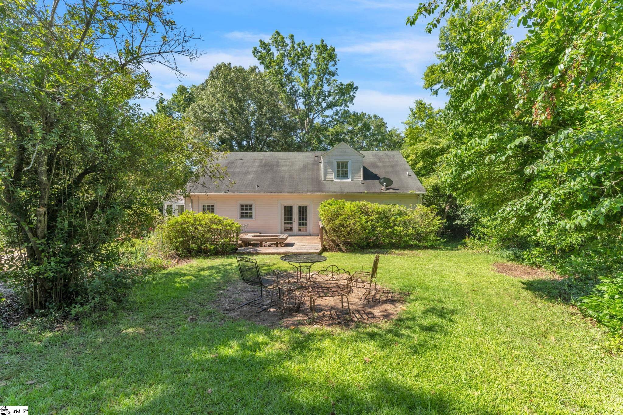 206 W Farley Avenue Laurens, SC 29360