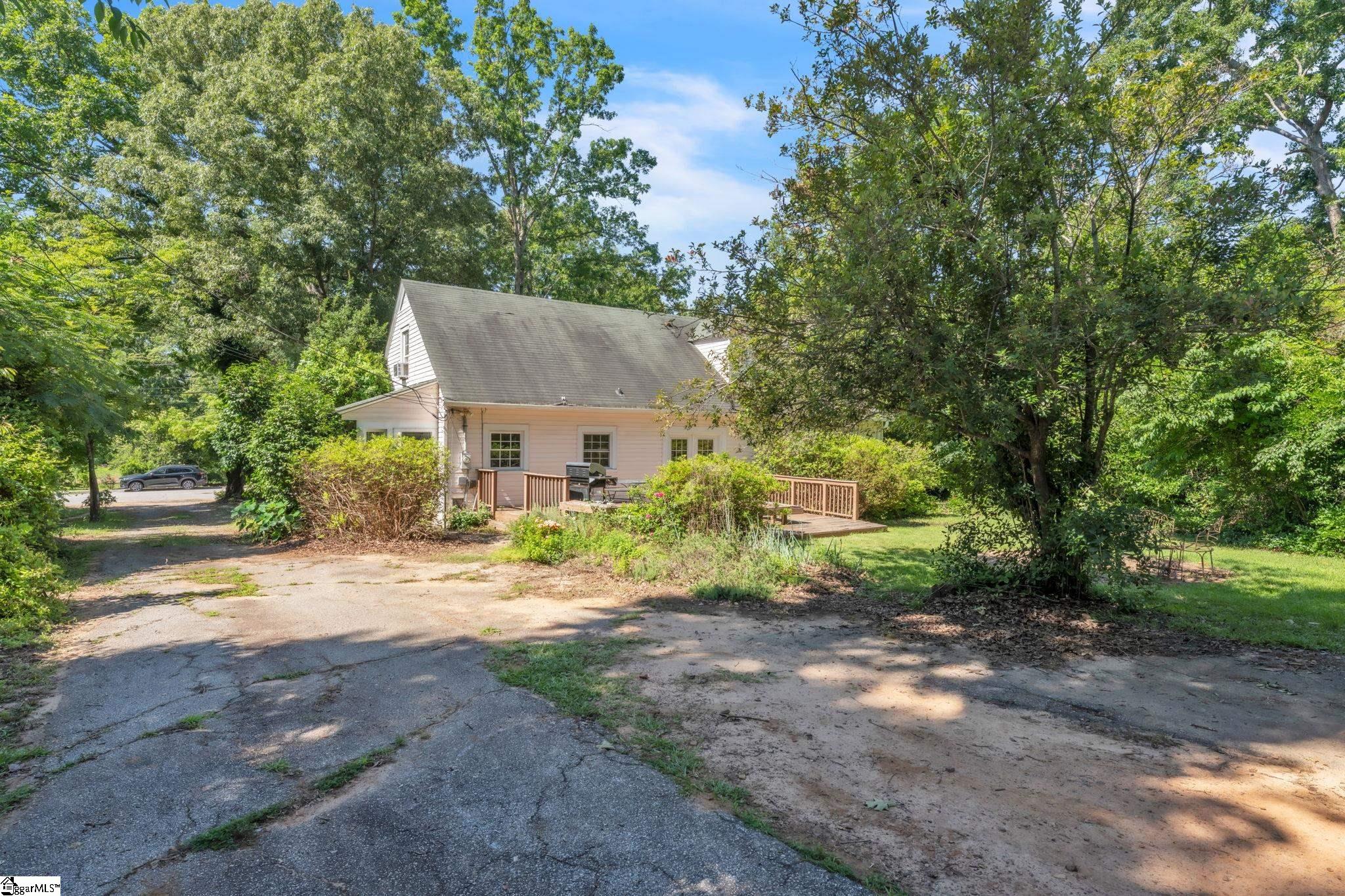 206 W Farley Avenue Laurens, SC 29360