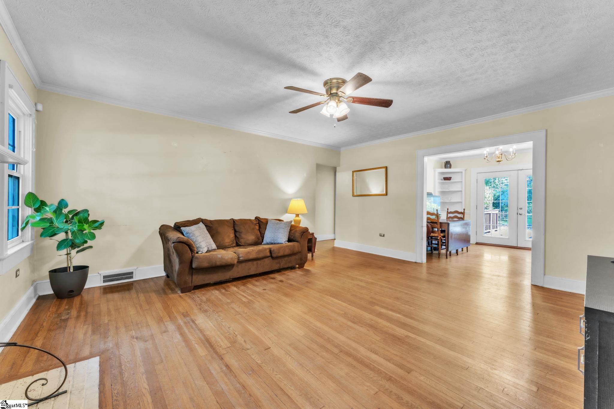 206 W Farley Avenue Laurens, SC 29360