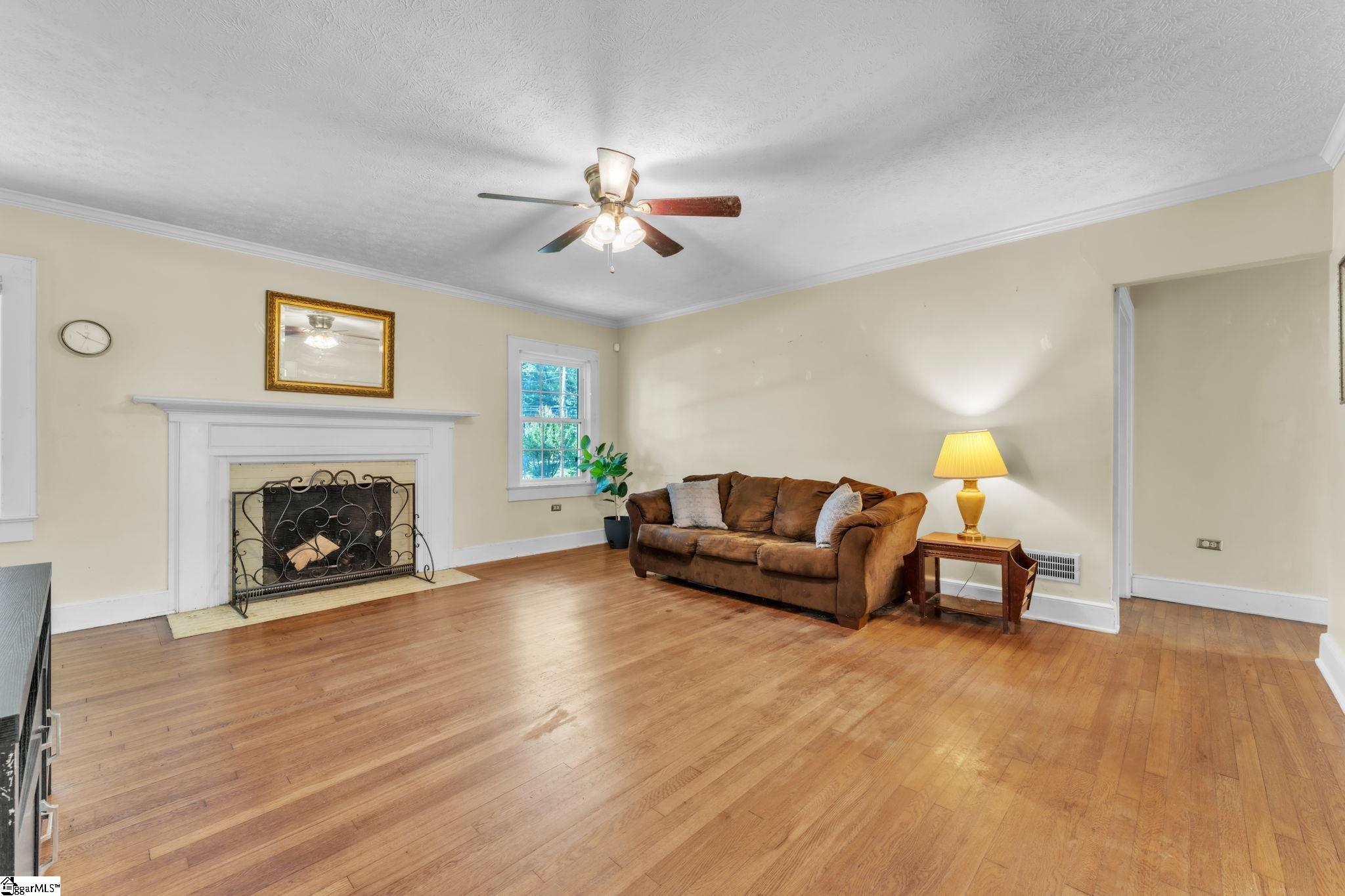 206 W Farley Avenue Laurens, SC 29360