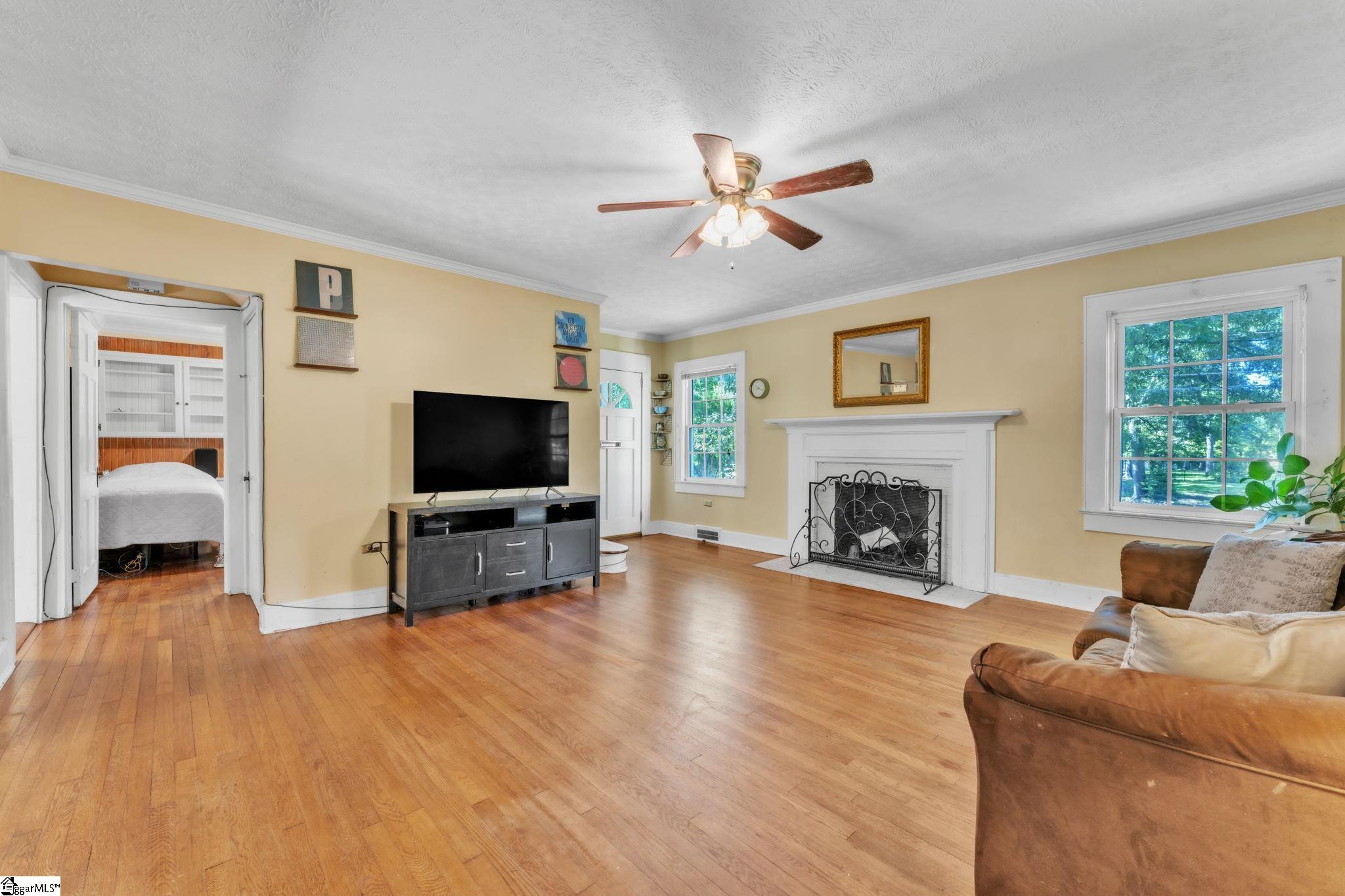 206 W Farley Avenue Laurens, SC 29360