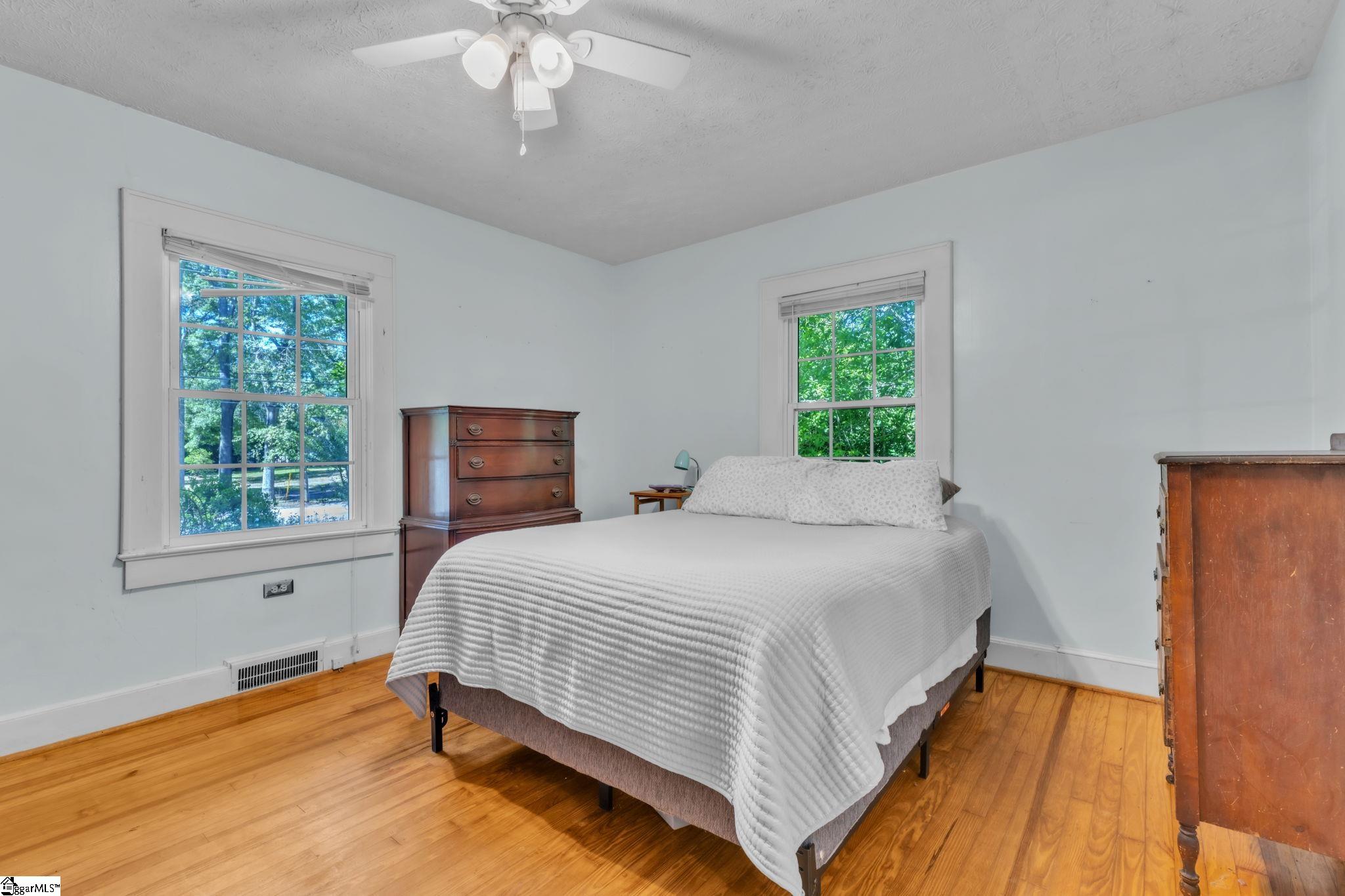 206 W Farley Avenue Laurens, SC 29360