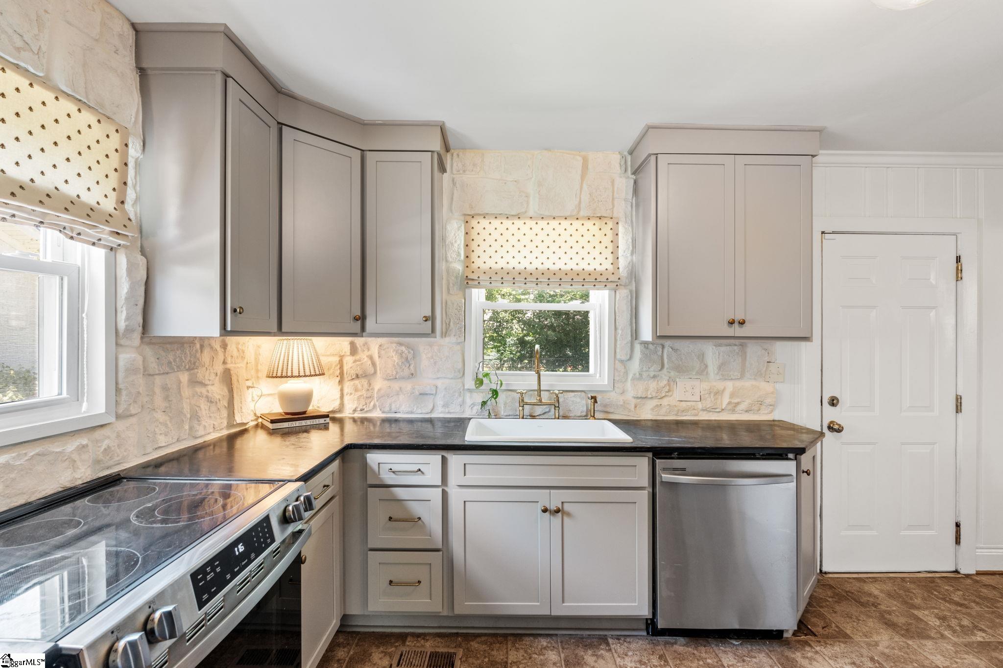208 Willow Springs Drive Greenville, SC 29607