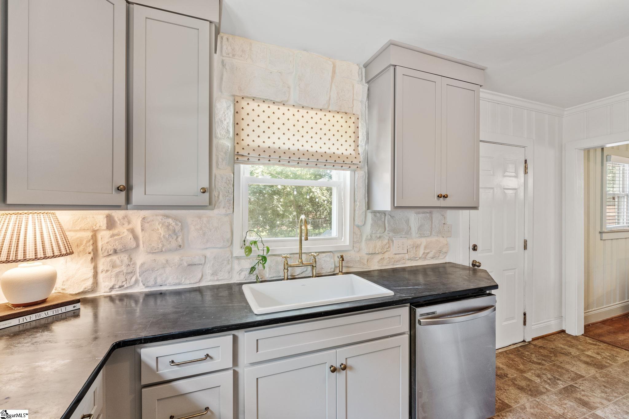 208 Willow Springs Drive Greenville, SC 29607