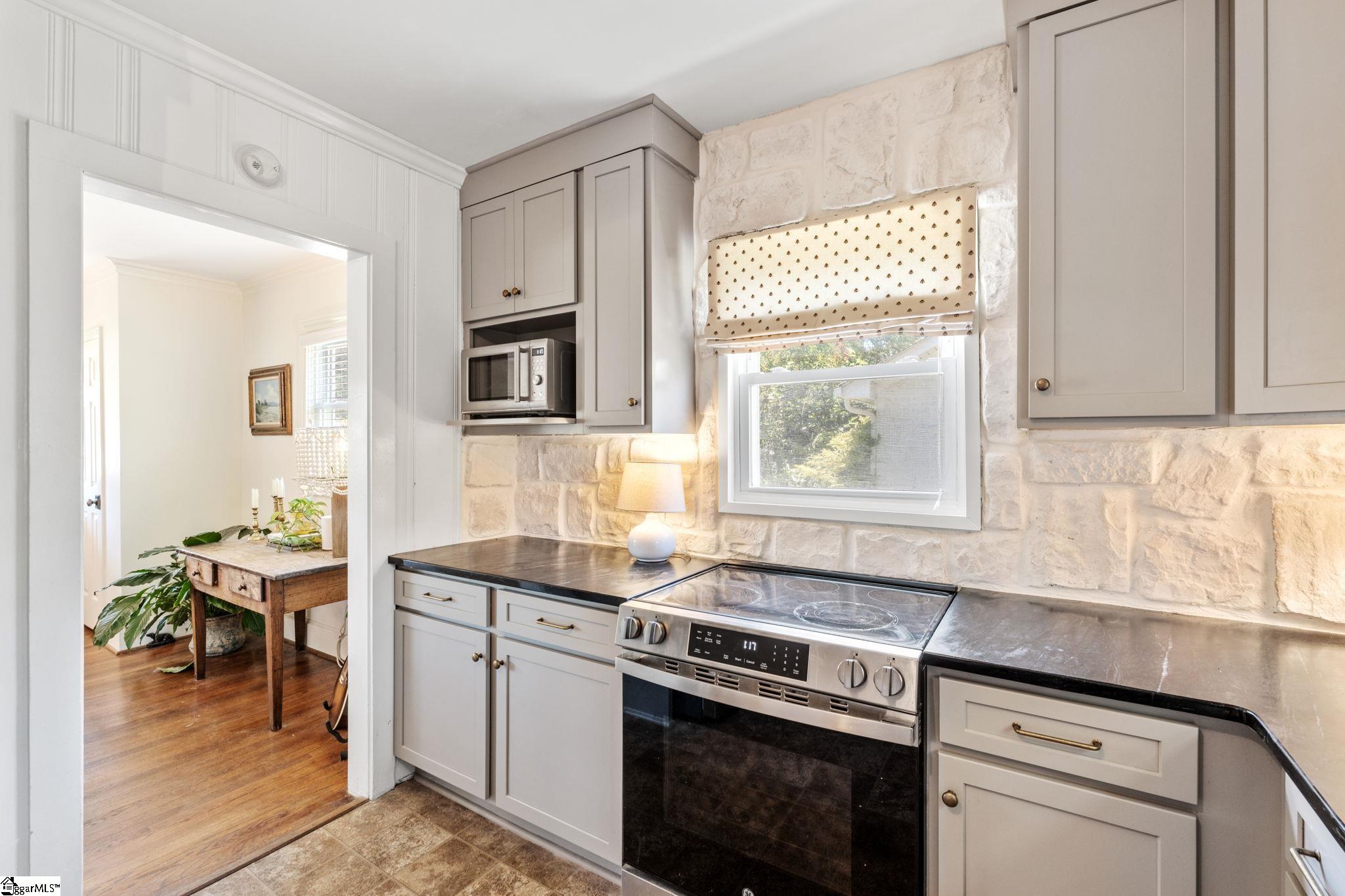 208 Willow Springs Drive Greenville, SC 29607