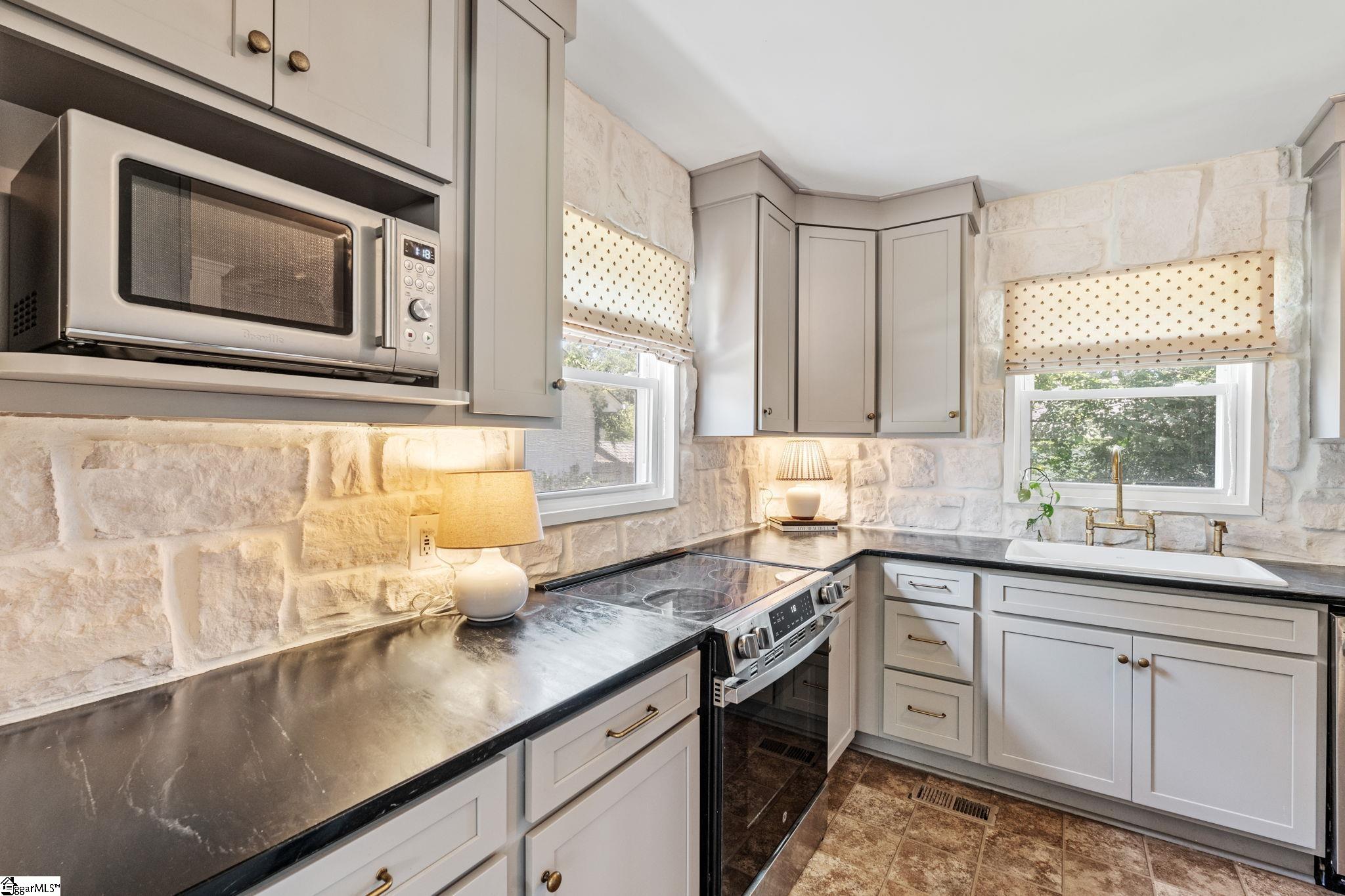 208 Willow Springs Drive Greenville, SC 29607