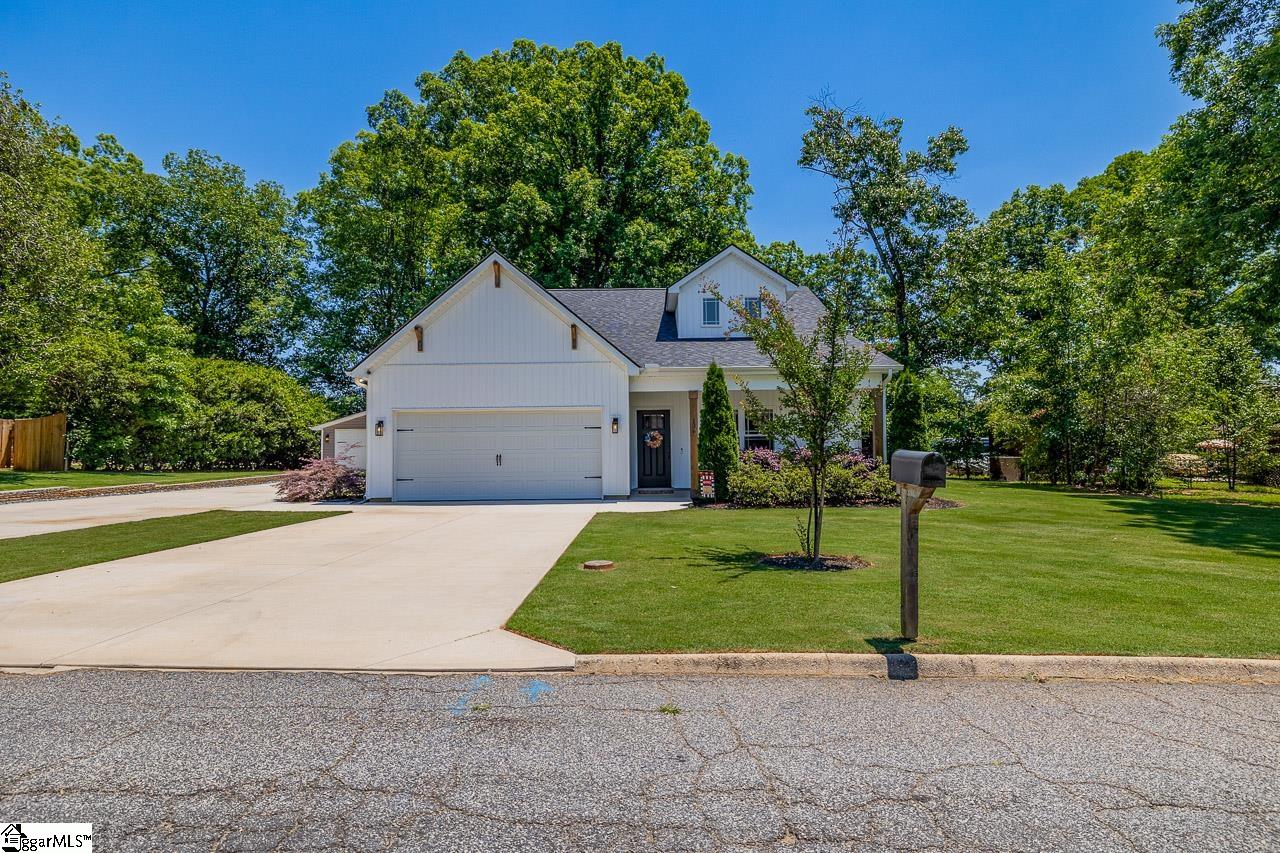 136 Shadecrest Drive Mauldin, SC 29662