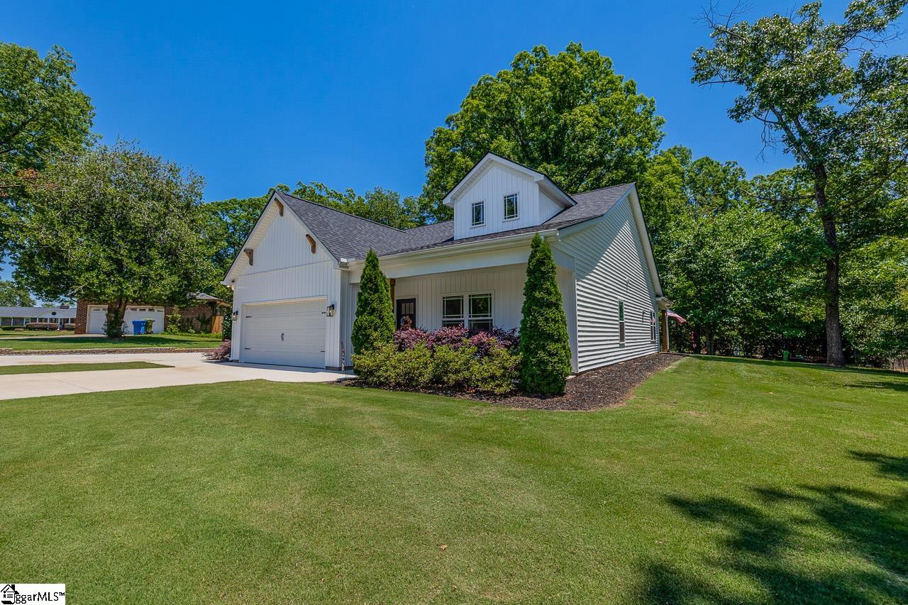 136 Shadecrest Drive Mauldin, SC 29662