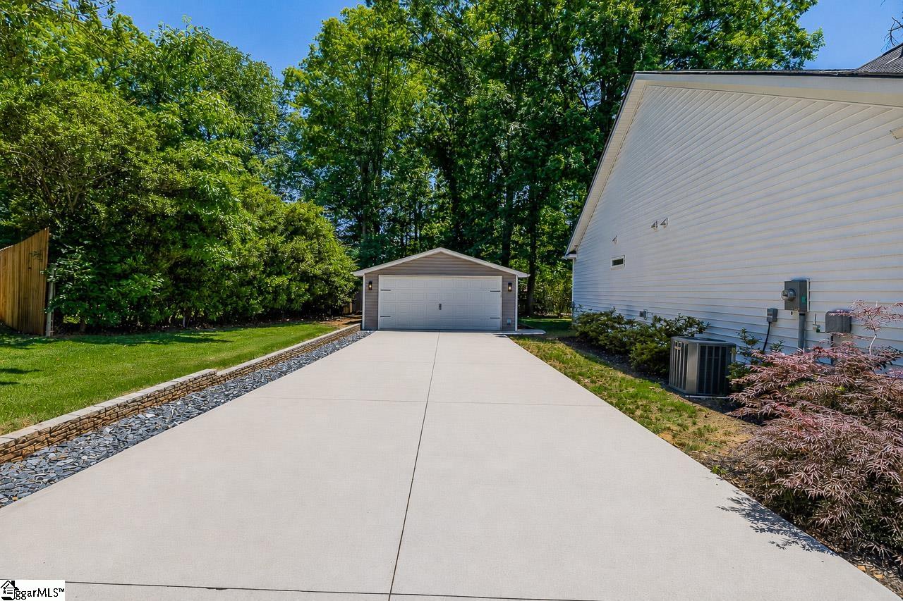 136 Shadecrest Drive Mauldin, SC 29662