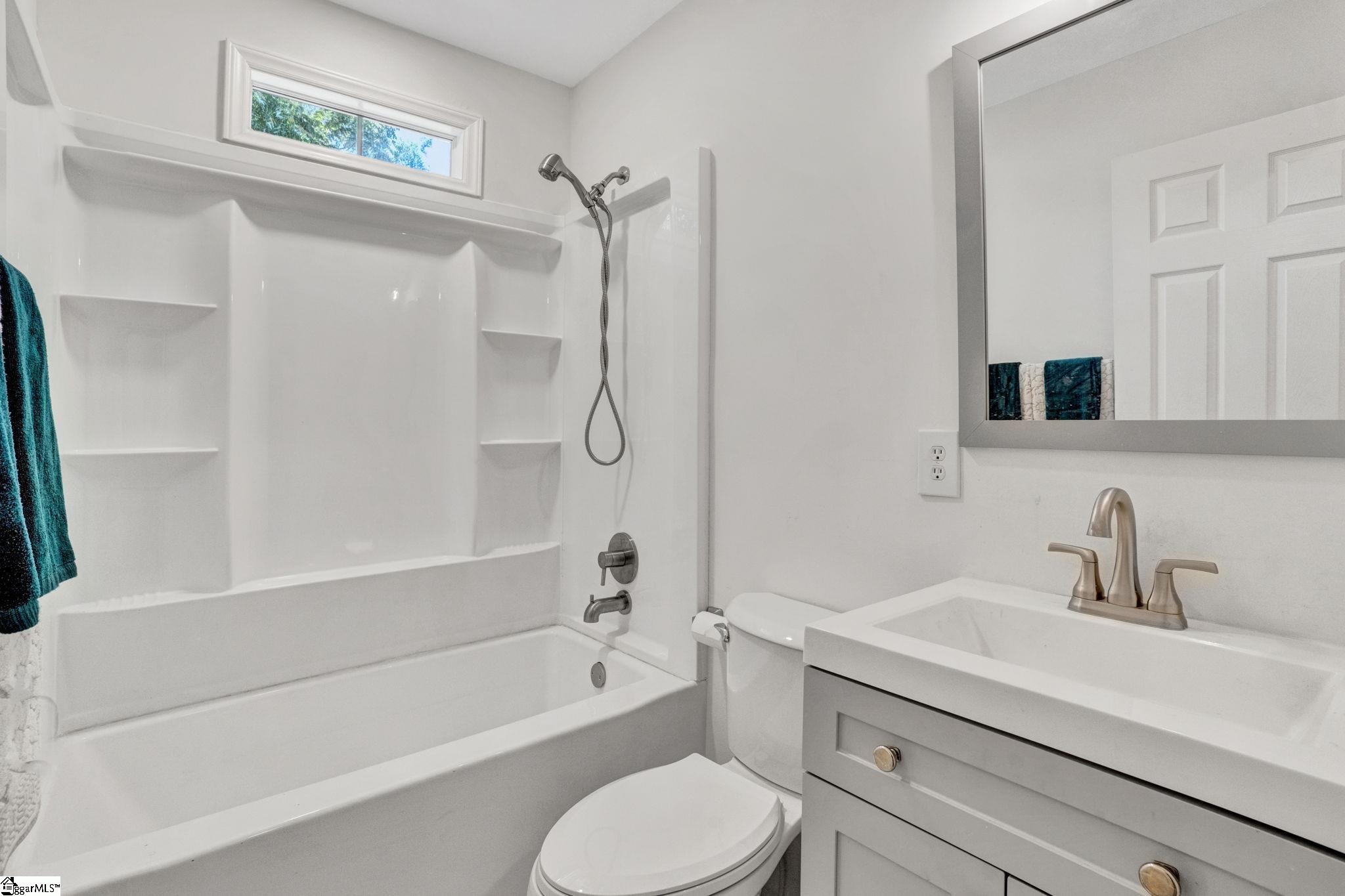122 Marlboro Drive Greenville, SC 29605-3426