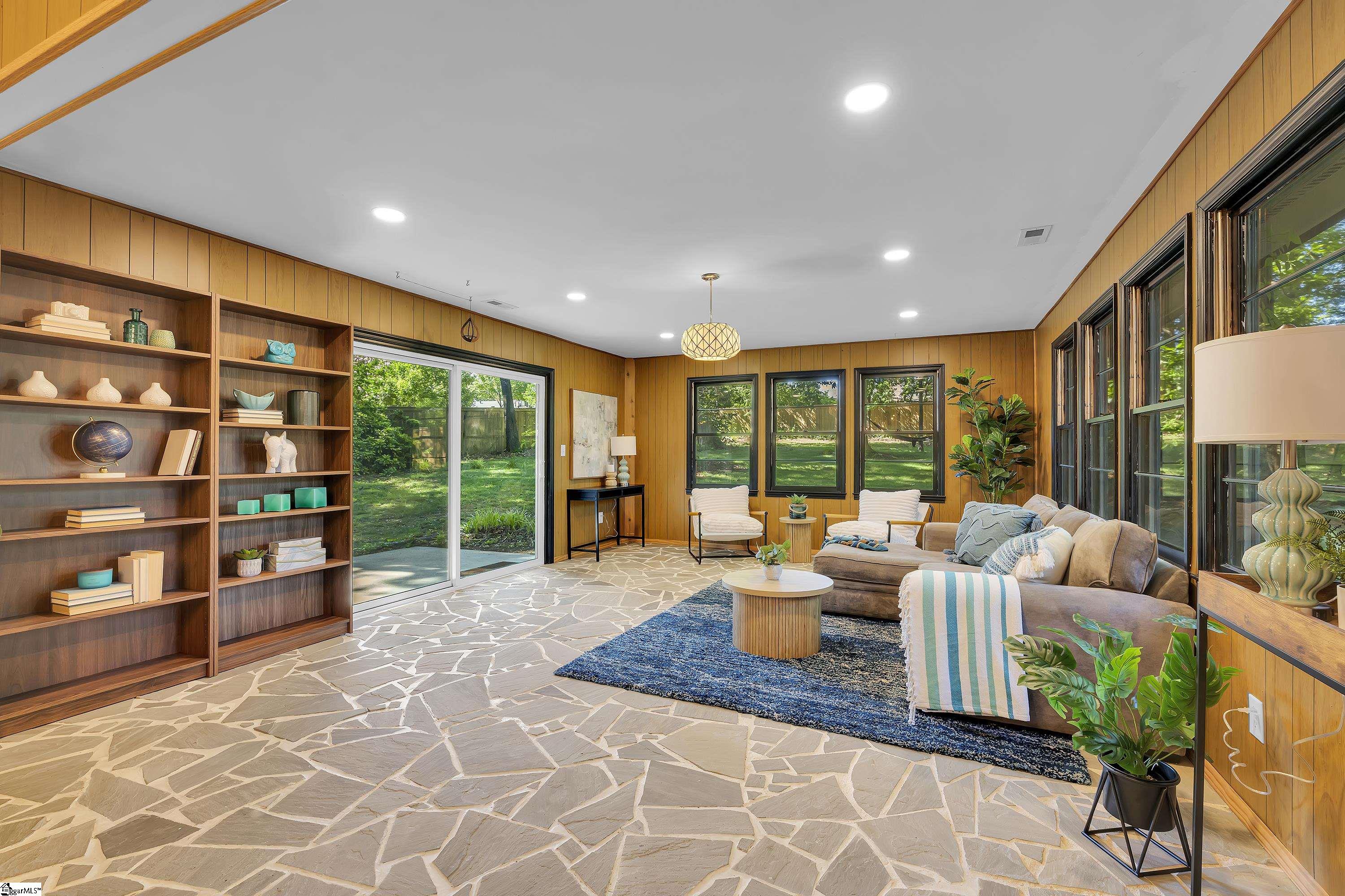 207 Melbourne Lane Greenville, SC 29615