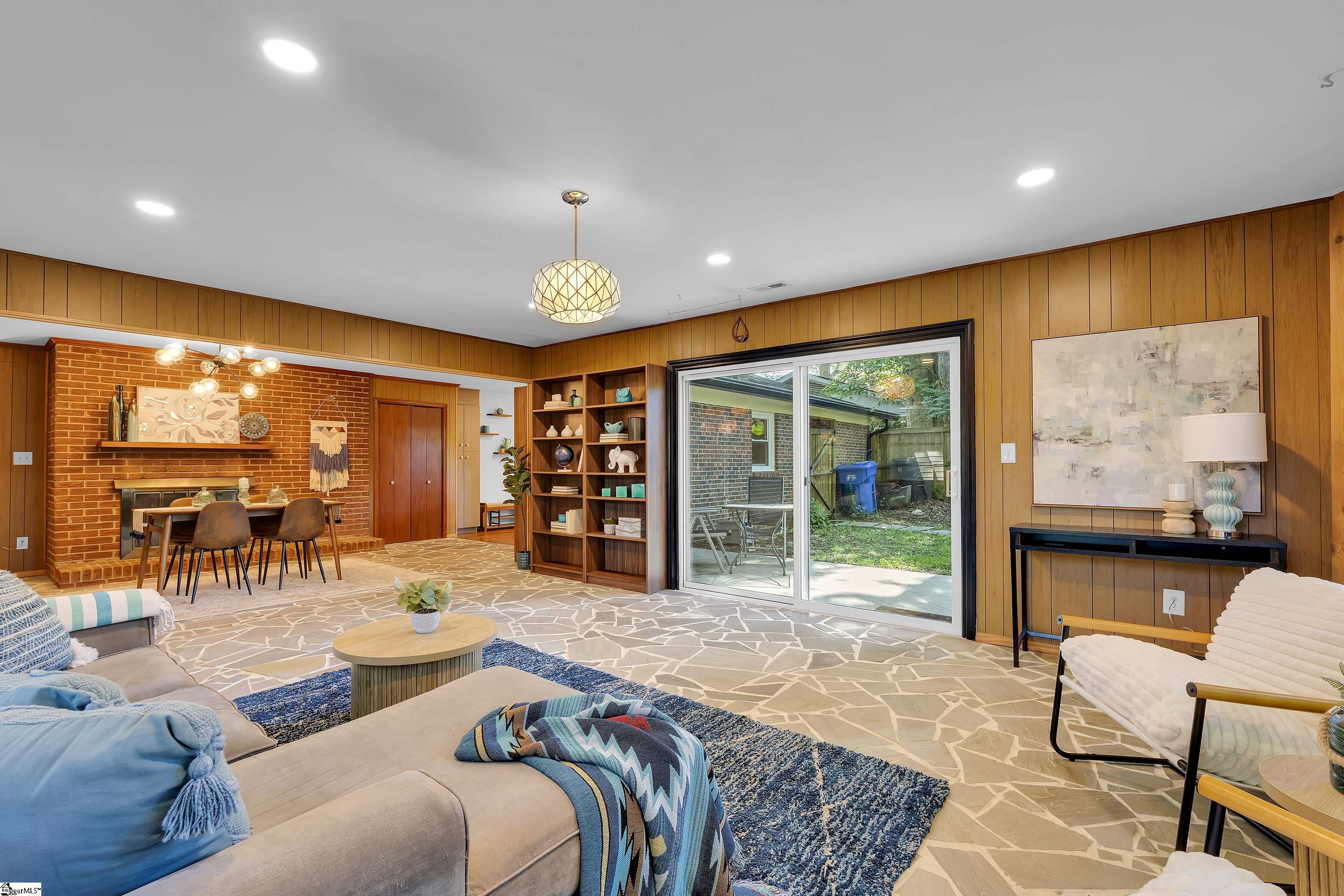 207 Melbourne Lane Greenville, SC 29615