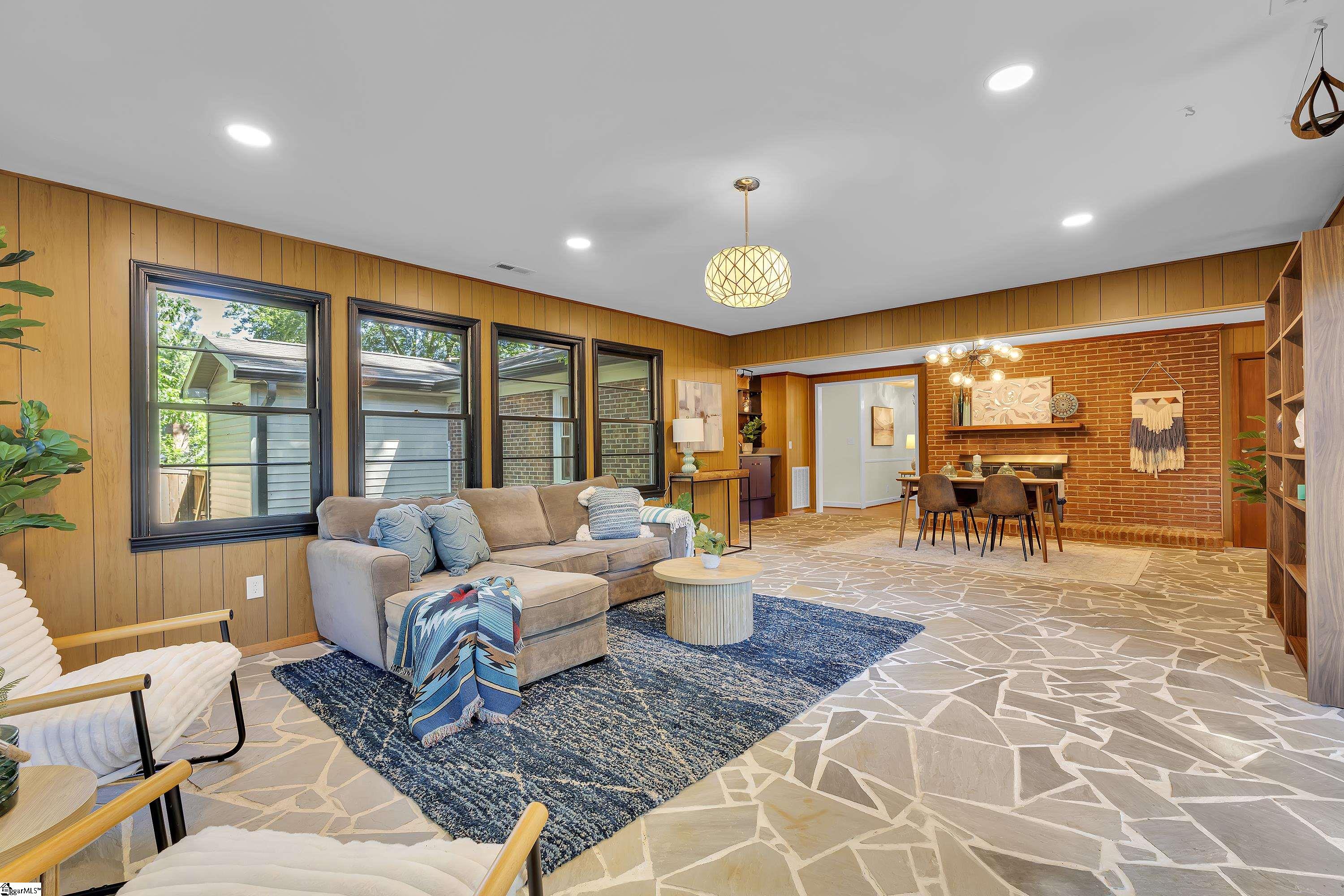 207 Melbourne Lane Greenville, SC 29615
