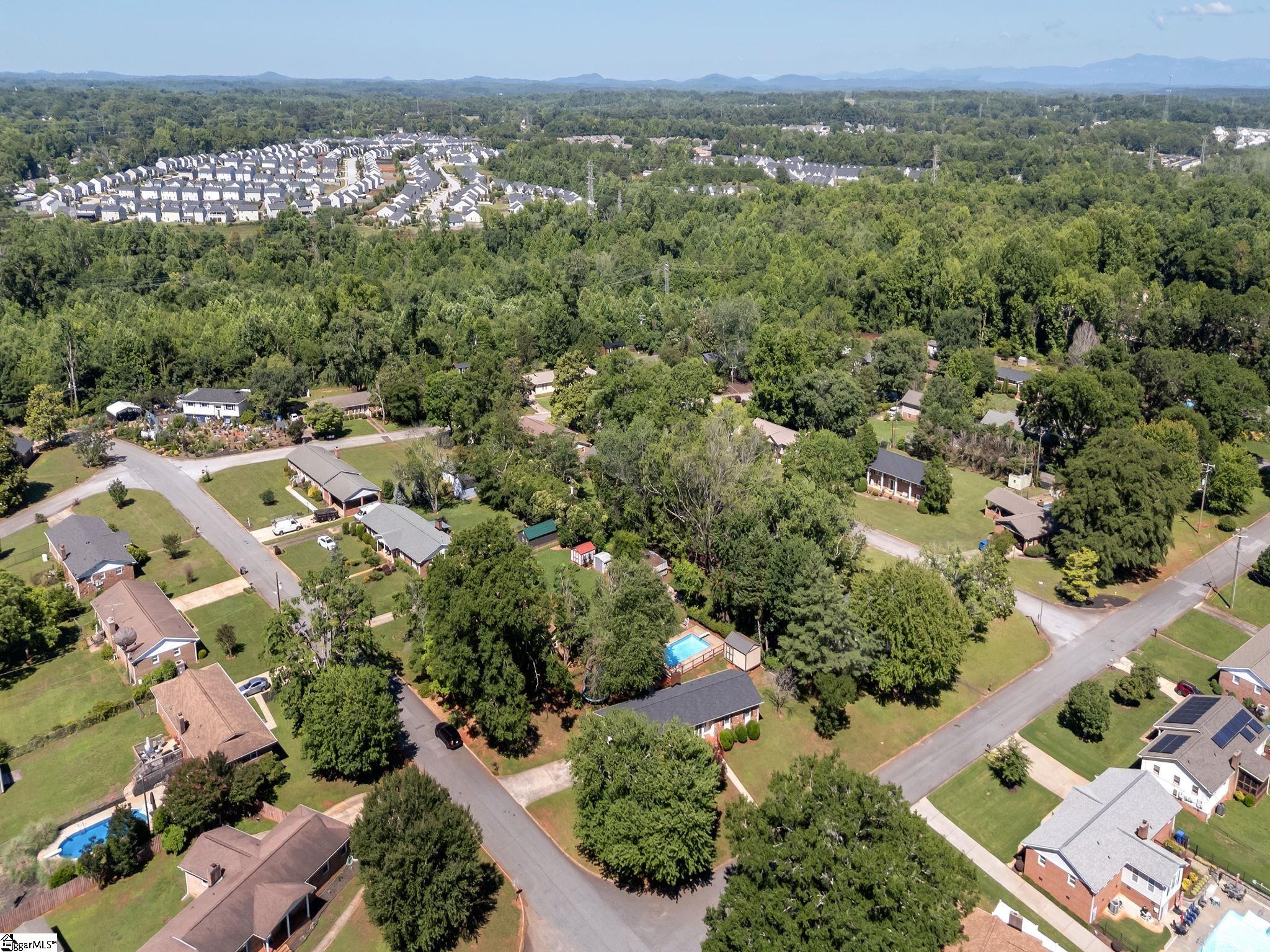 13 Elkhorn Drive Greenville, SC 29617