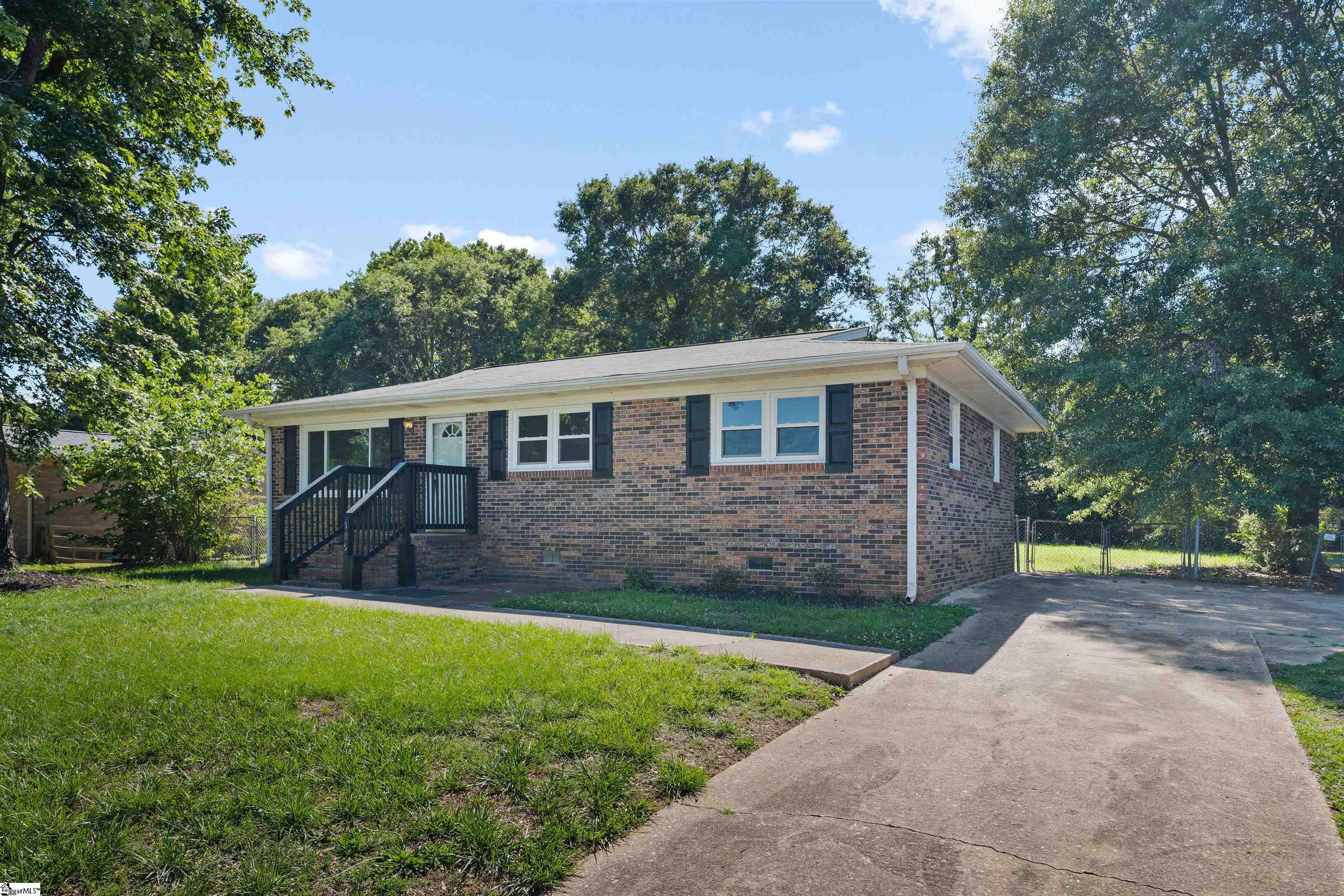 105 Abbotsford Drive Simpsonville, SC 29681
