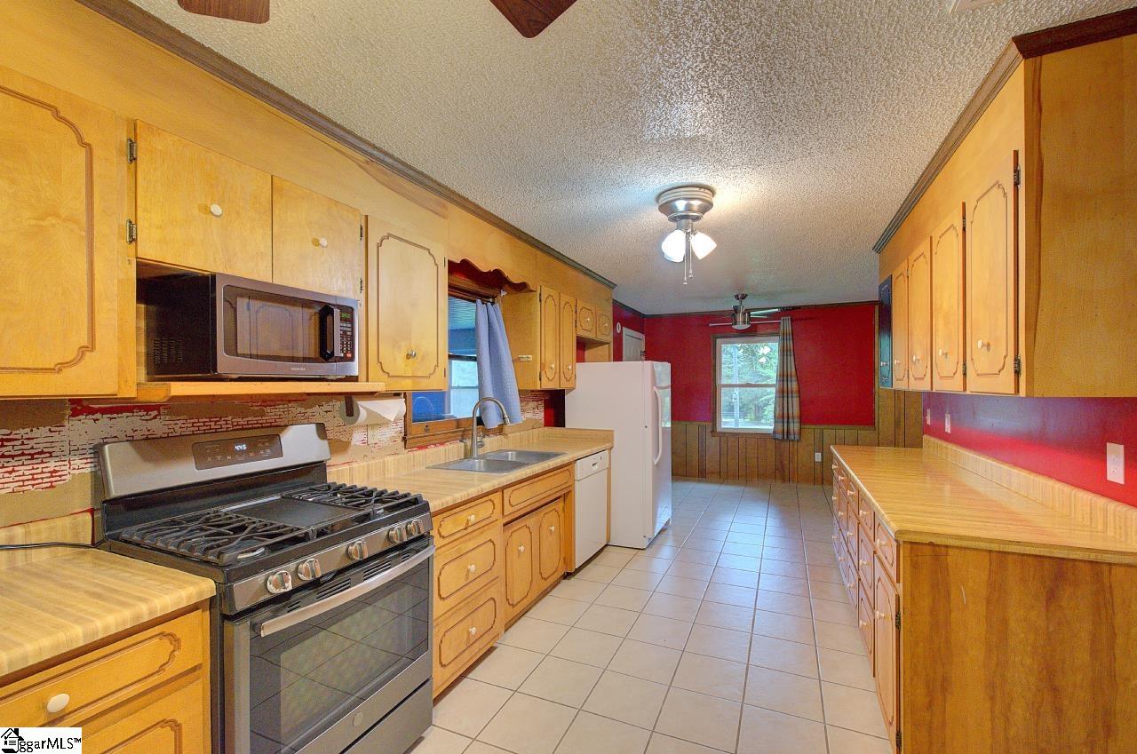 503 Edgewater Road Woodruff, SC 29388