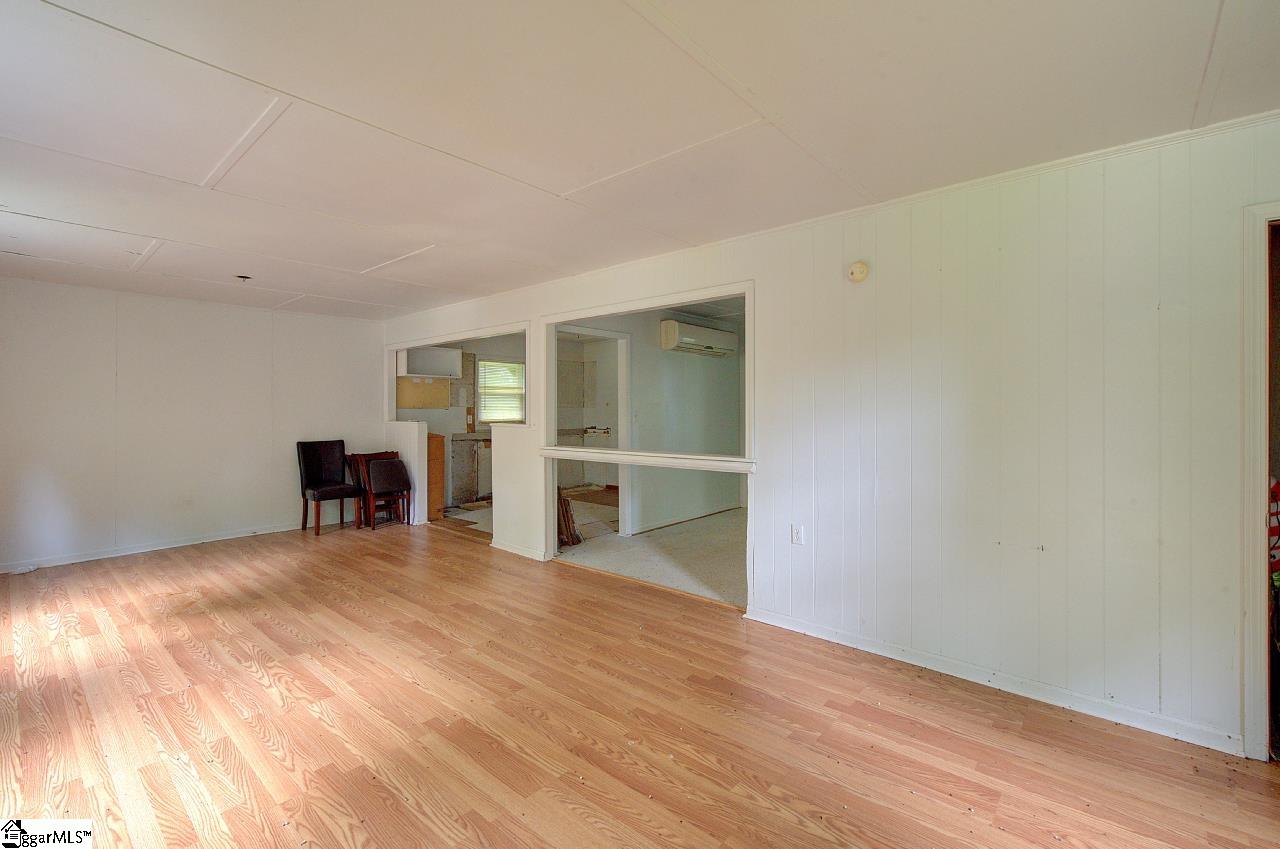 503 Edgewater Road Woodruff, SC 29388