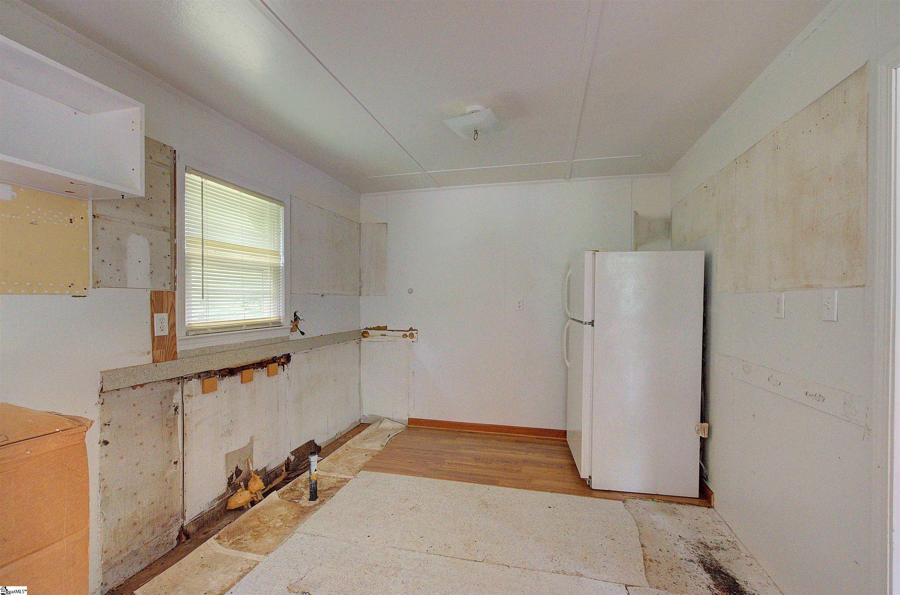 503 Edgewater Road Woodruff, SC 29388