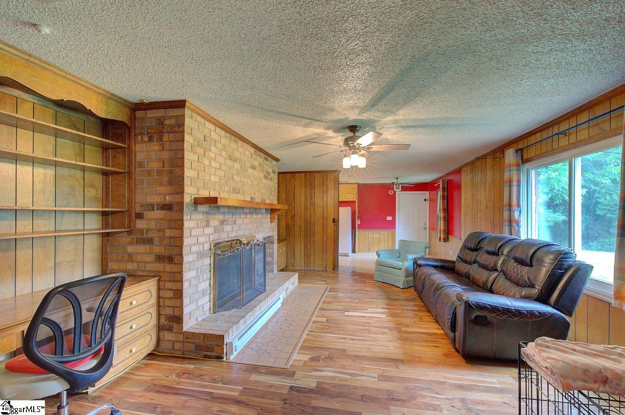 503 Edgewater Road Woodruff, SC 29388