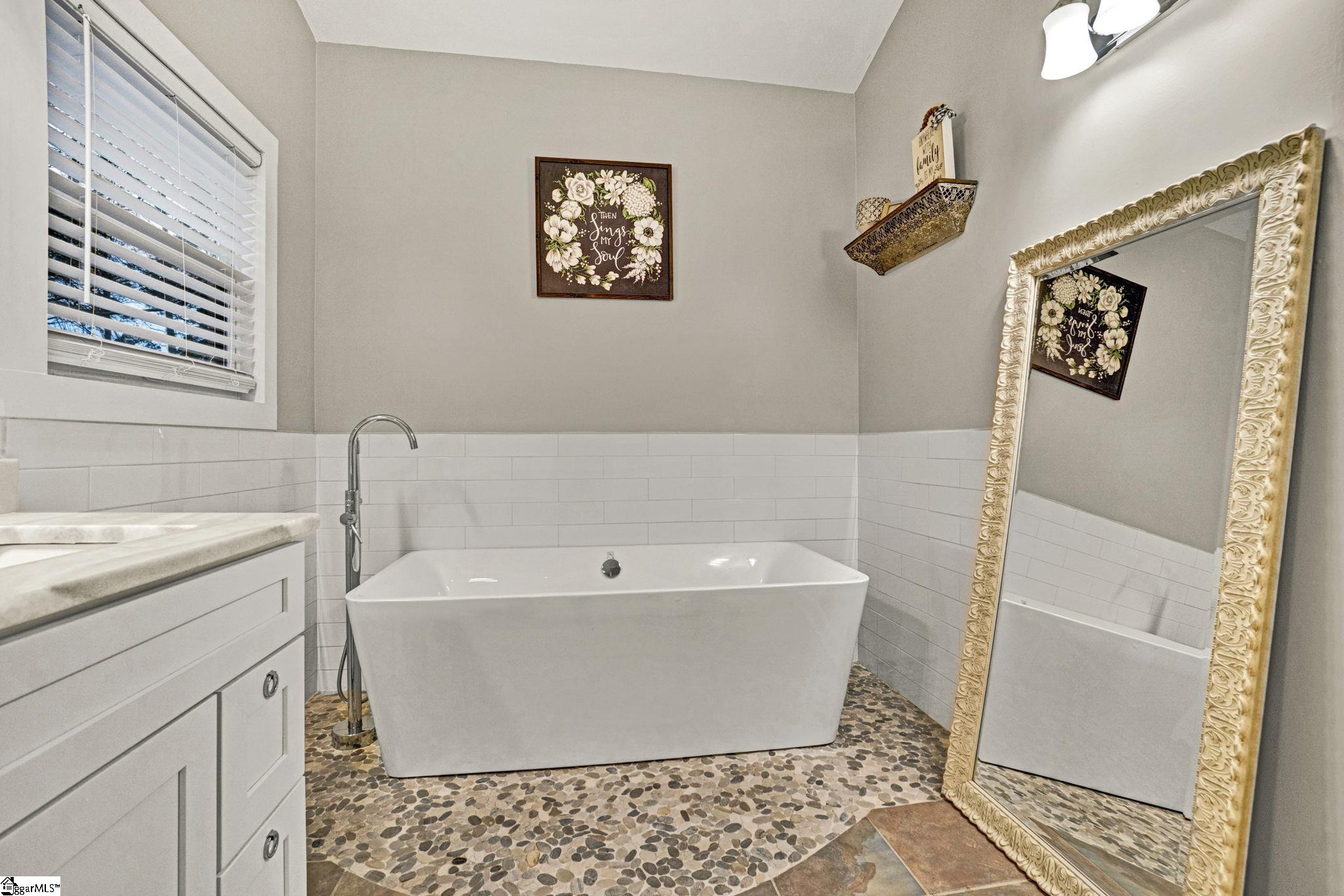 736 Three Wood Lane Woodruff, SC 29388