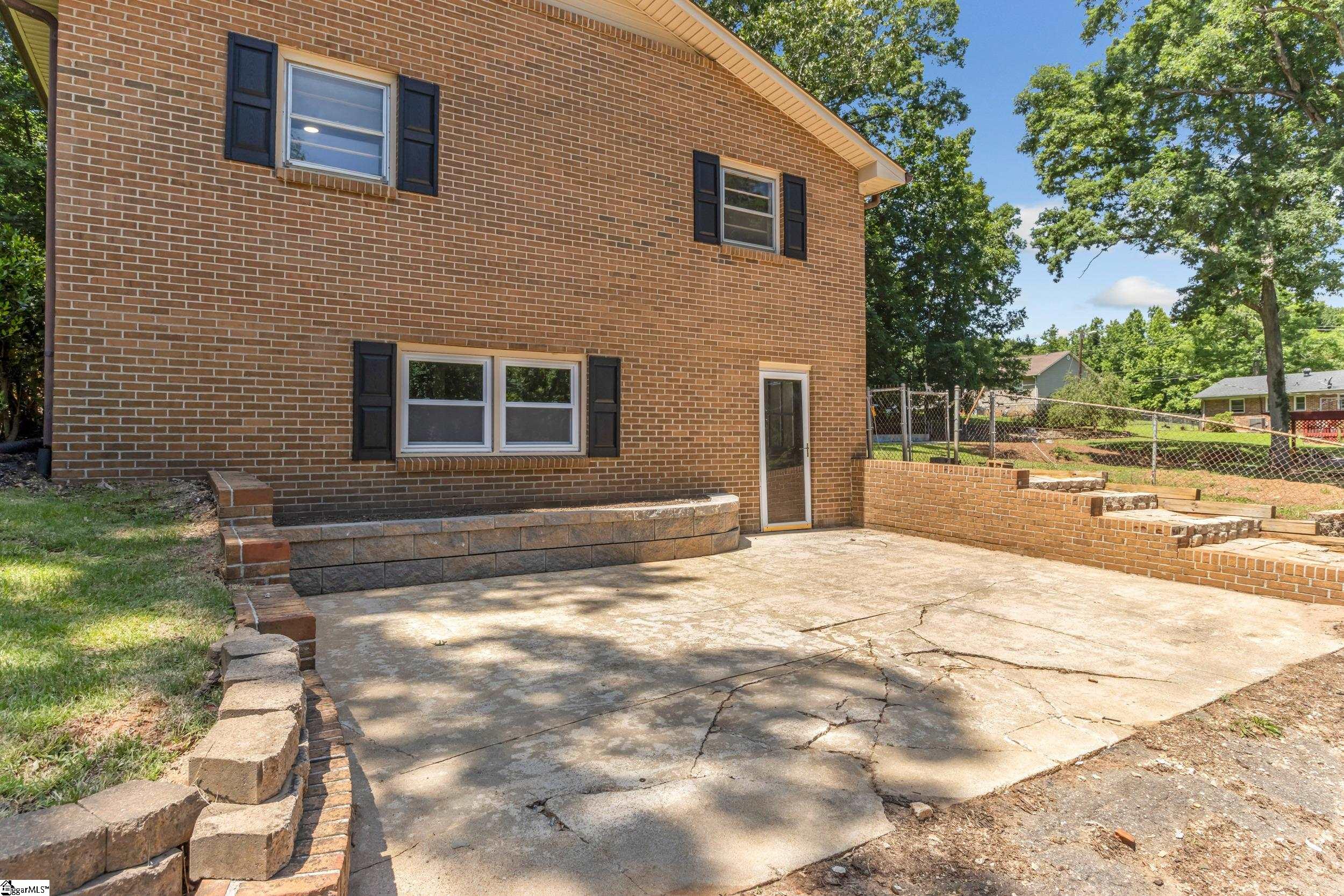 402 Woodley Road Spartanburg, SC 29306