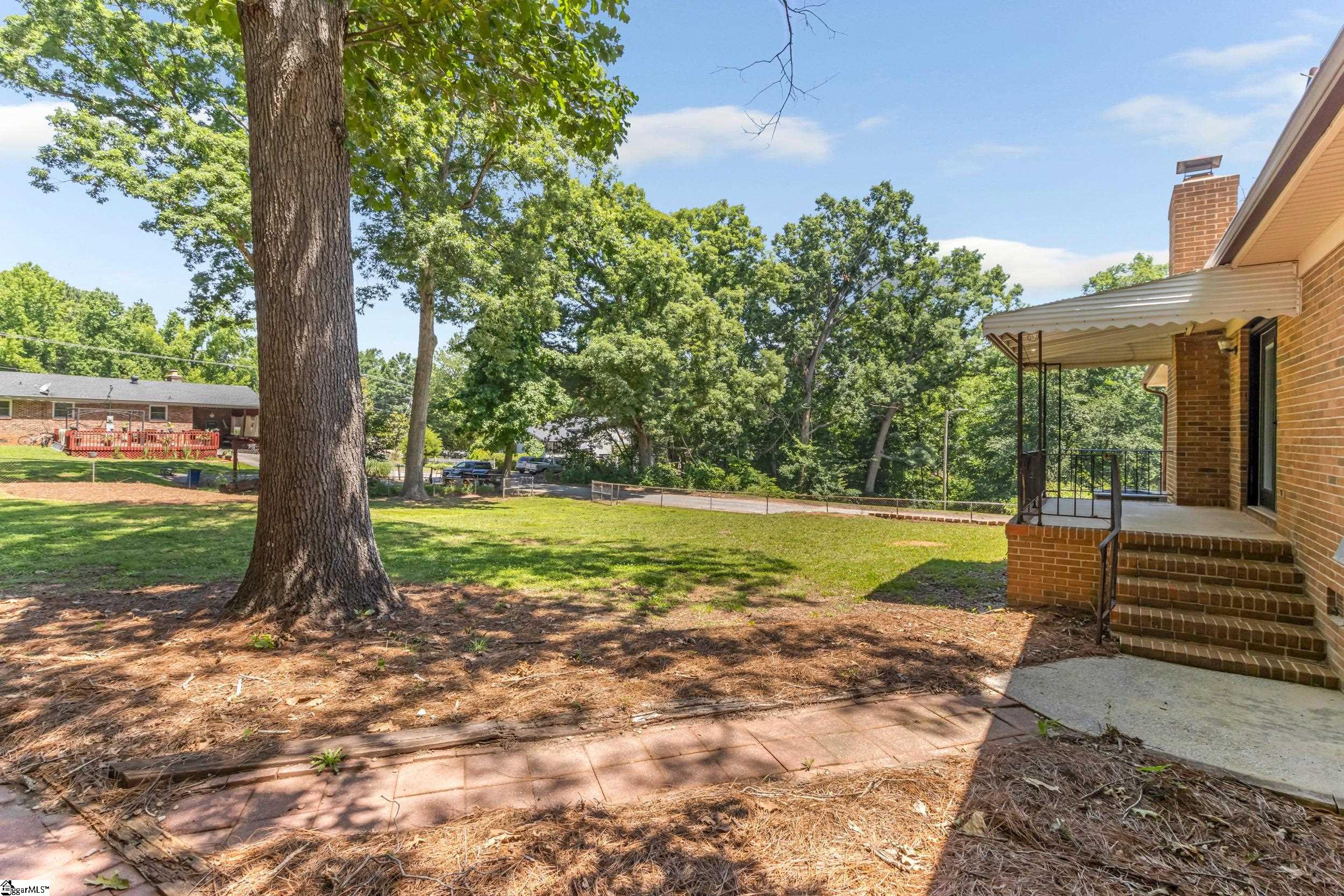 402 Woodley Road Spartanburg, SC 29306
