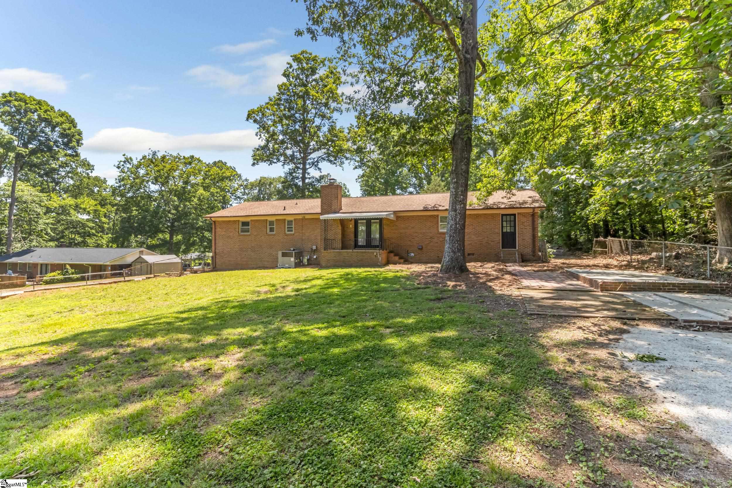 402 Woodley Road Spartanburg, SC 29306